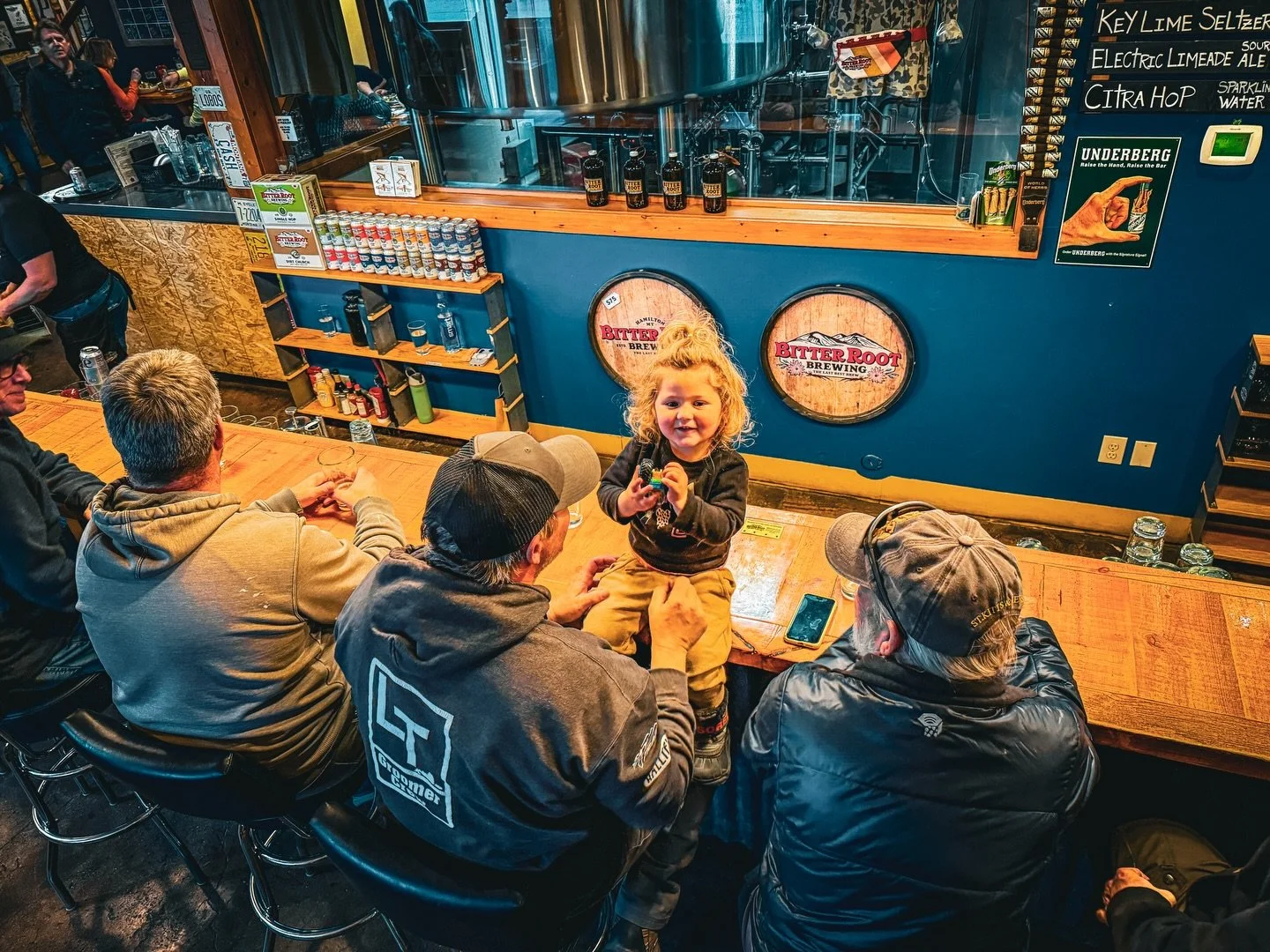 The Queen Bee on her throne being entertained by some of our finest customers.
.
.
.
#areyounotentertained #peasants #brewerykids #happycamper #lastbestbaby