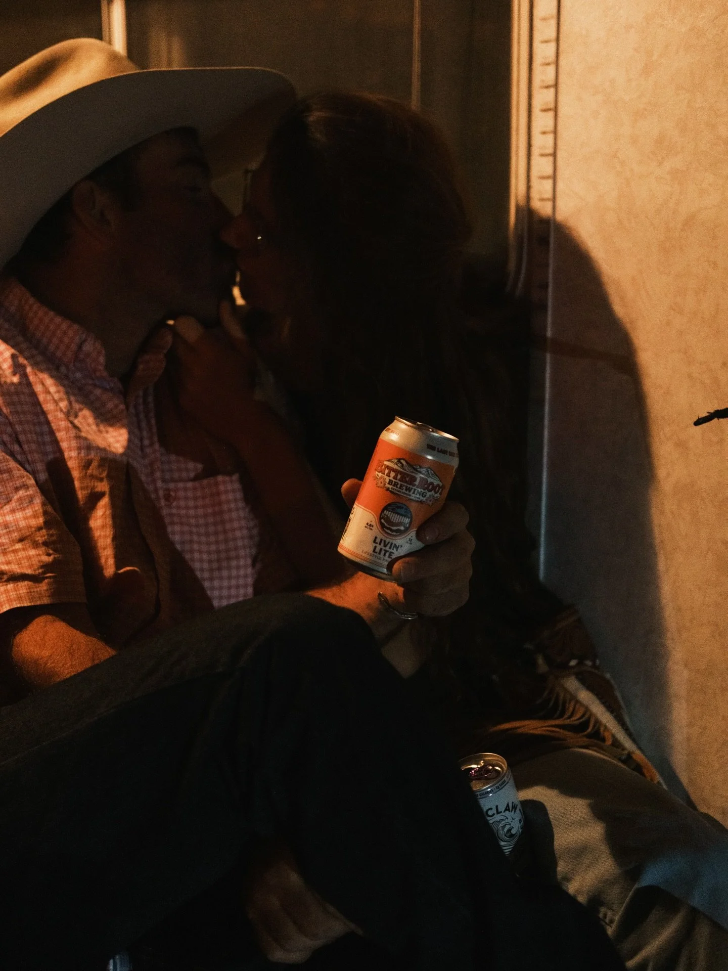 Oh Lovin&rsquo; Lite&hellip; I mean Livin&rsquo; Lite&hellip;

This is still one of most underrated favorite beers. Easy to session, low cal, low carb, and wildly delicious.
.
.
.
#lovinlite #lostinthemoment #cowboysuperbowl #buckinghorseafterhours