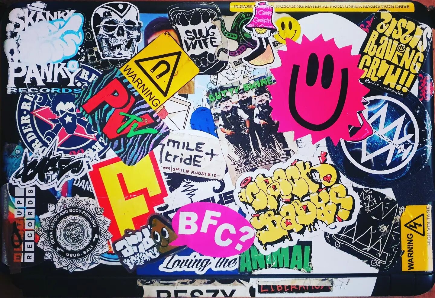 Laptop Sticker Bomb photo request as per @djwide4five. Big up bird!

Now to tag who I can. Memory laaaane &hearts;

#reppin #laptopstickers #graffiti #dj #stickerbomb #ukart #inzione