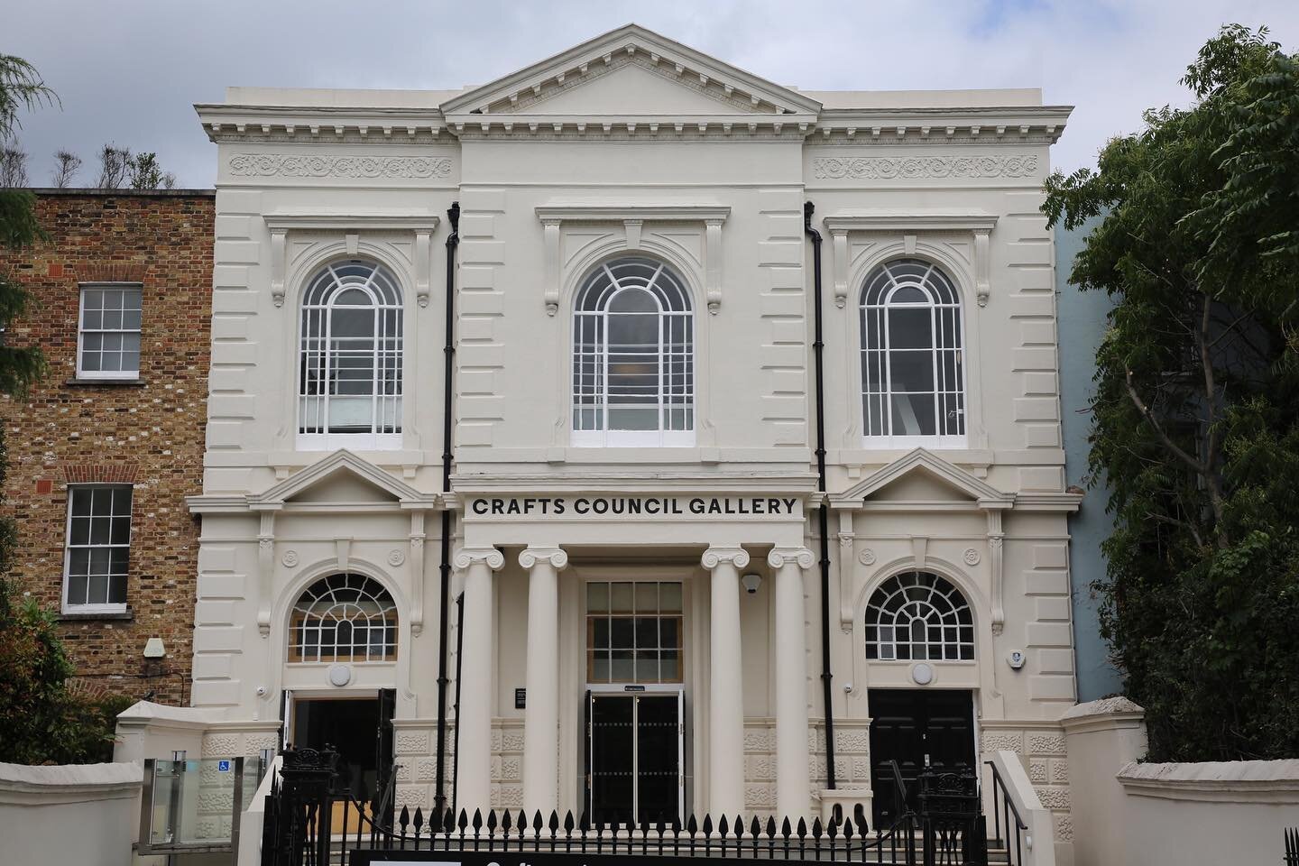 I managed to get along to the newly opened Croft Council gallery in angel Islington and had the great good fortune to bump into Fred Baier and Kate Malone. It&rsquo;s a wonderful show and it&rsquo;s great to have this important space open again. #fre