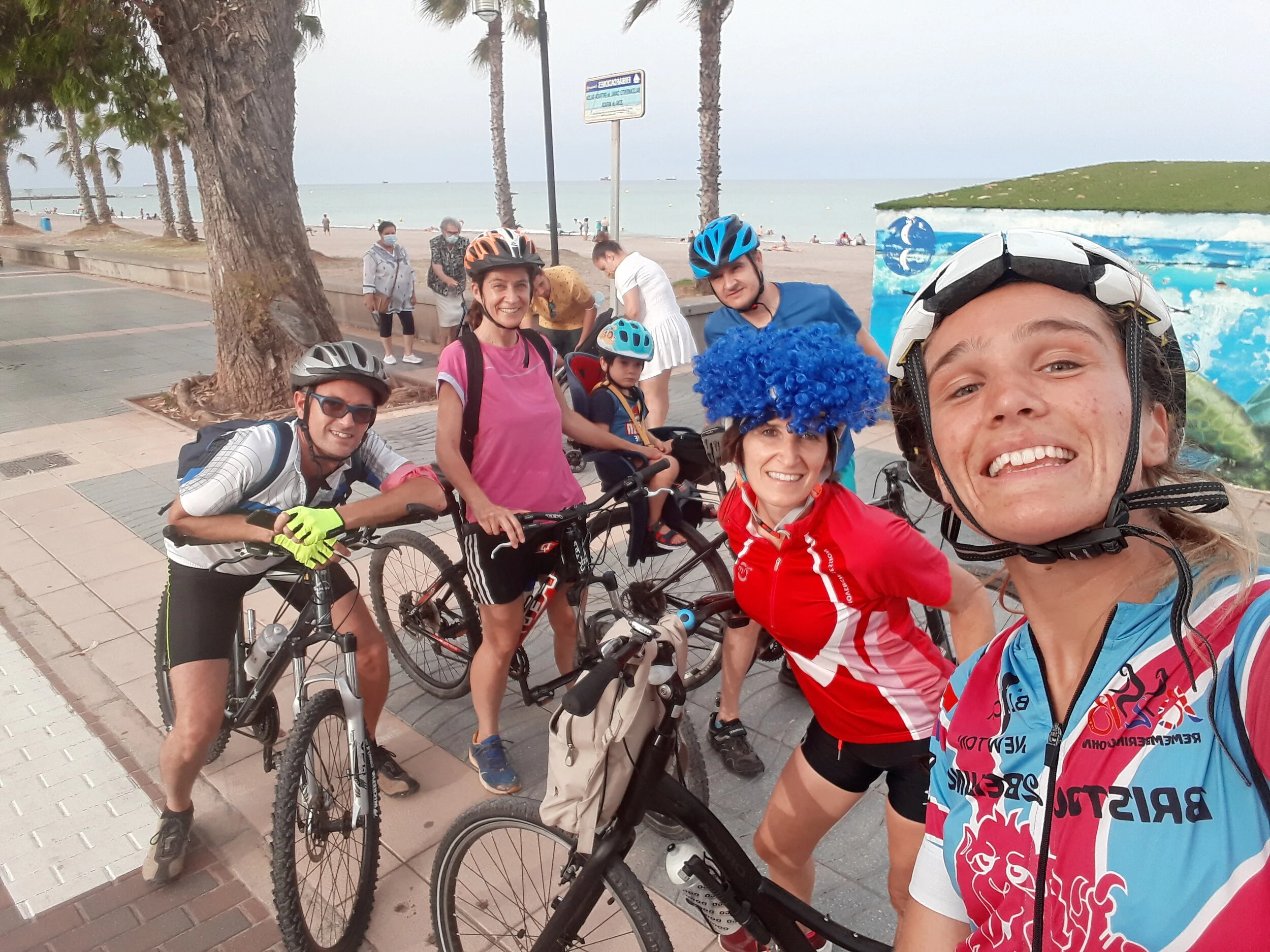 Sun-filled smiles and a wig to be envious of - Burriana, Spain