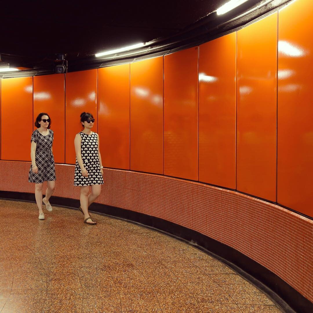 Why nobody talks about the insanely orange colored stations in Hong Kong??? 🧡🧡