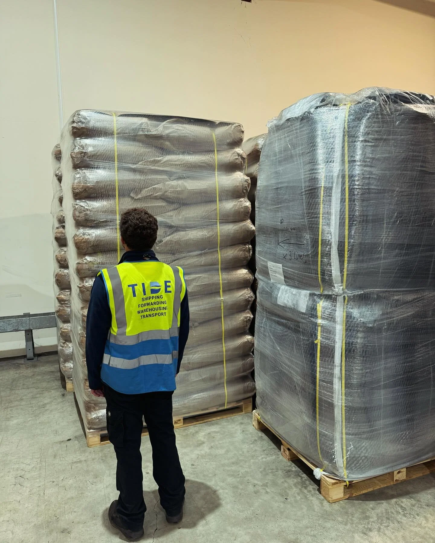 🌍 Big or small, Tide Worldwide handles it all! 🚚📦

From local deliveries to global logistics, our team is equipped to manage every challenge, ensuring your goods reach their destination safely and on time. With expertise, dedication, and a worldwi