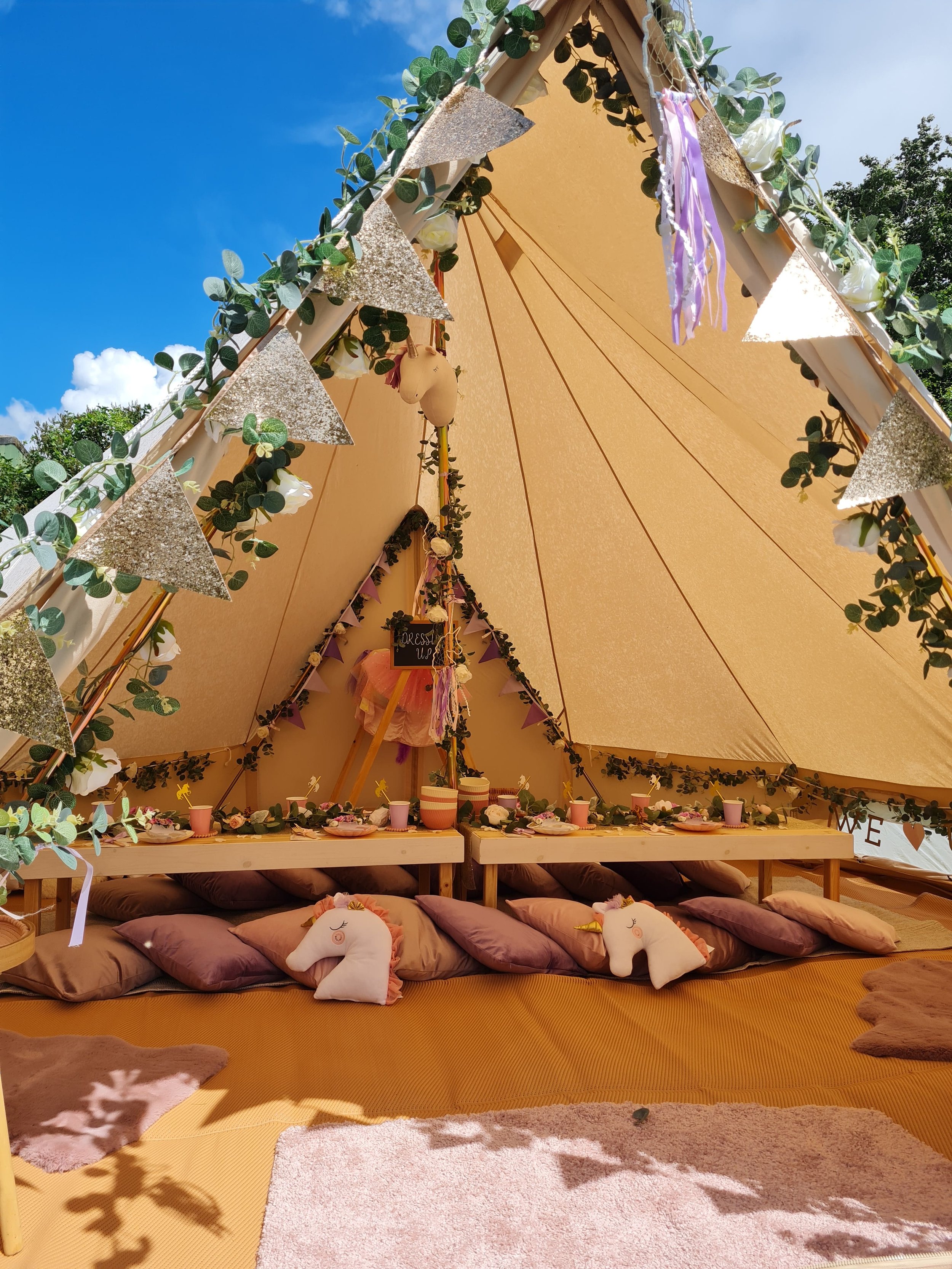 Cotswold Bell Tent Party Hire - Sleepover Party Tents in Oxfordshire