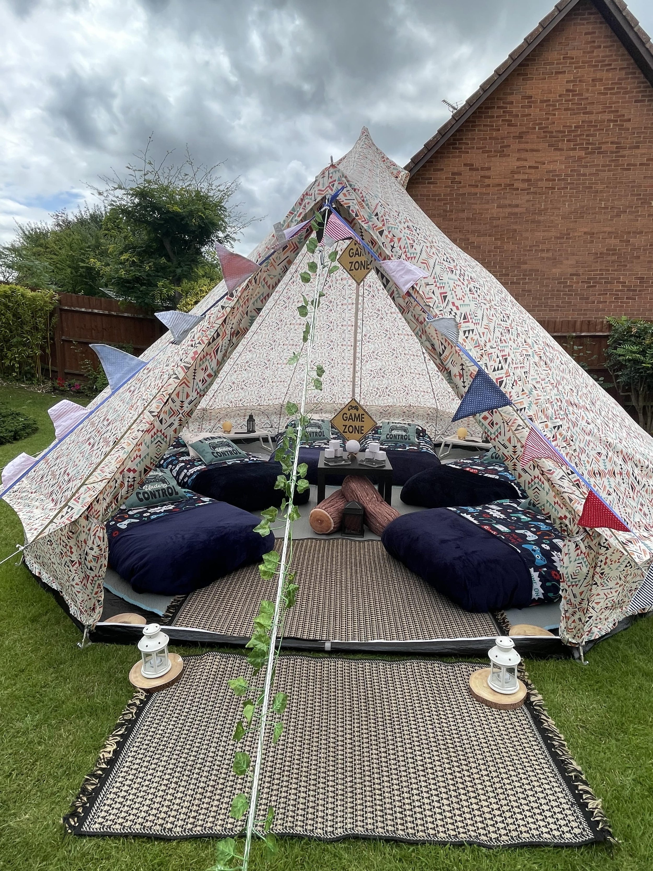 Parteepee Adventures Sleepovers - Sleepover Party Tents in Leicestershire