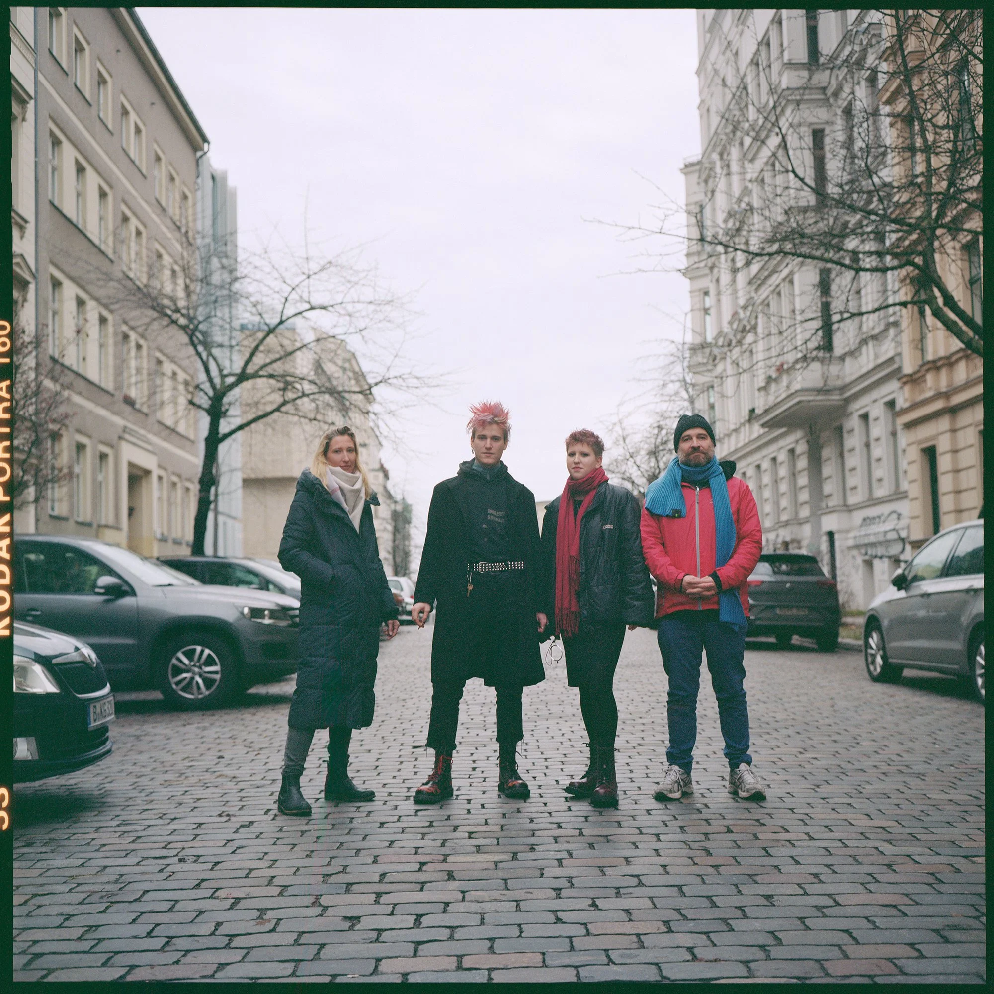 Familie Freitag/Dauer, Berlin Christinenstraße 2024, DIE UREINWOHNER