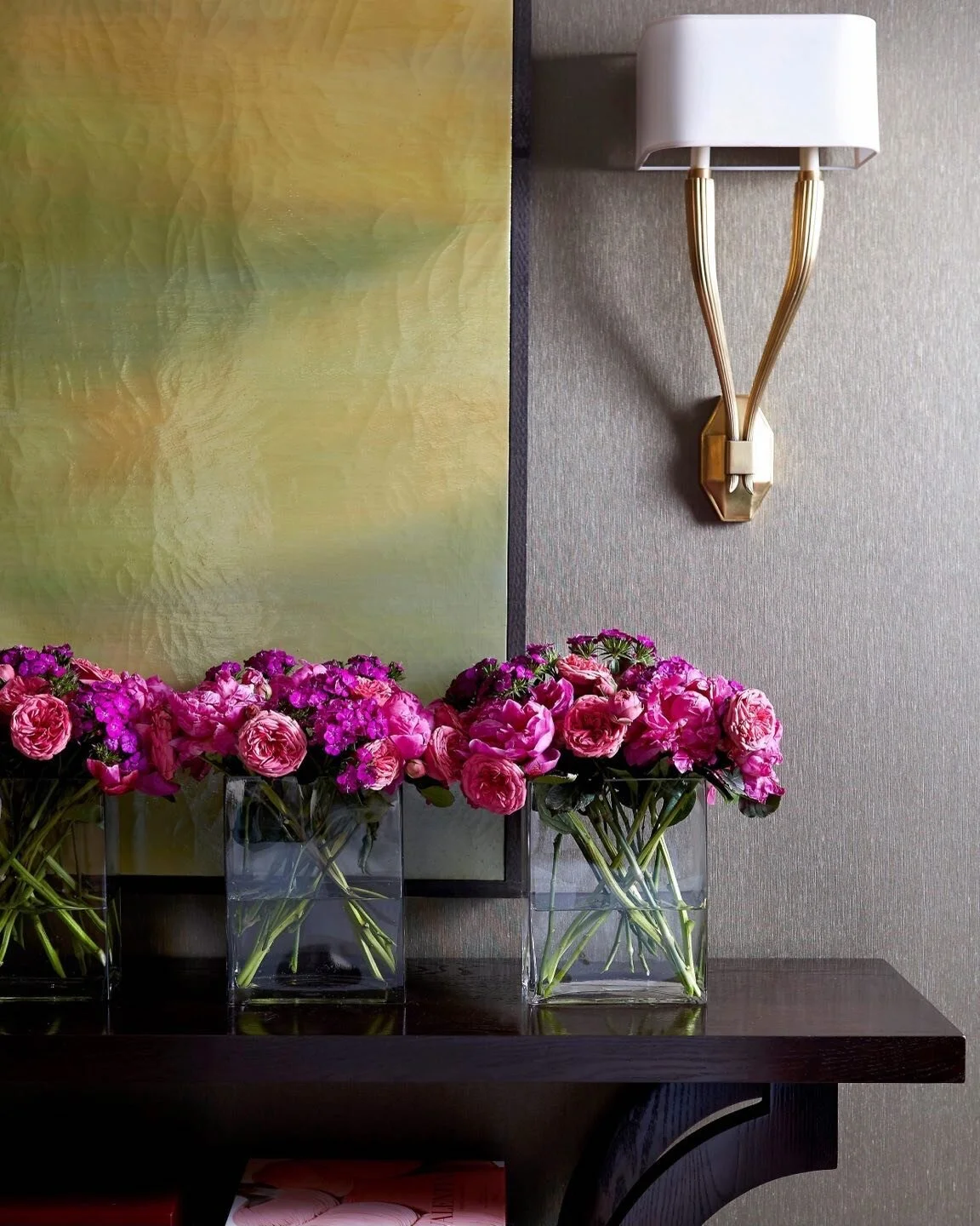 Ready for some May flowers! Styling: @melaniogomez_propstylist Photographed for KPV Interiors

#flowerarranging #photostyling #entrywaydecor #sconcelighting #mayflowers #interiordesignphotographer #interiordesignphotography #lizdalyphoto
