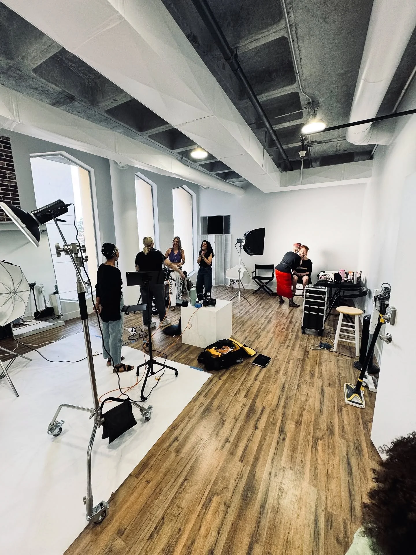 Behind the scenes at Masterpeace Studio during the DEVA Collection shoot for @osodesignlab 

Photography + Production: @__hifelicia__ 
Hair: @toliviae 
Makeup: @etavele.spa 
Model: @mayaclaiborne @krystalwithak.art 
Jewelry Design: @osodesignlab x @e