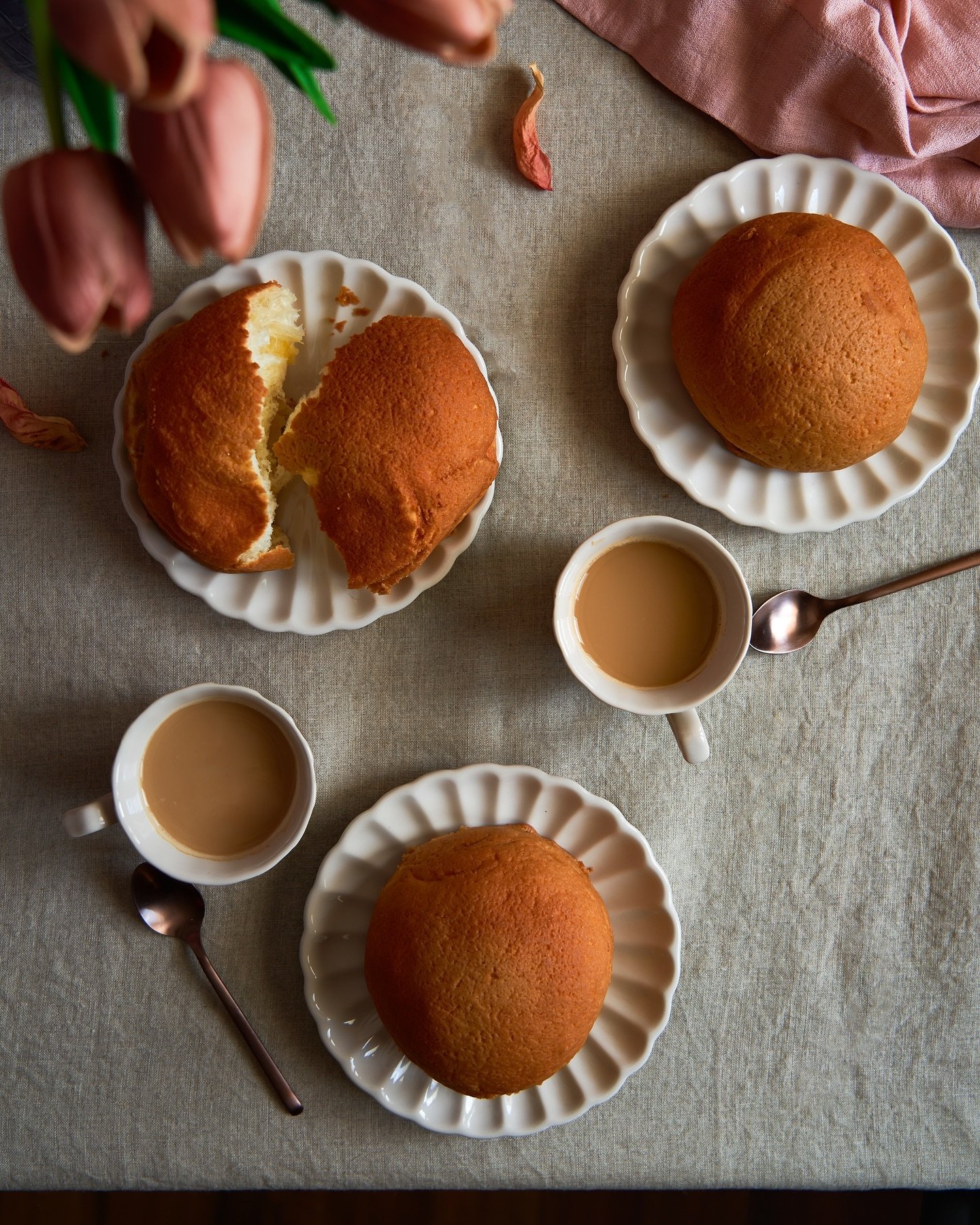 Coffee &amp; friends make the perfect blend ☕️ 
.
.
#foodflatlay #coffeecoffeecoffee #coffeebreak #coffeebun #creative_flatlays @creative_flatlays #raw_coffee @raw_.coffee #raw_sweets_ @raw_sweets_ #foodphotographer #chennaifoodphotographer #chennaif