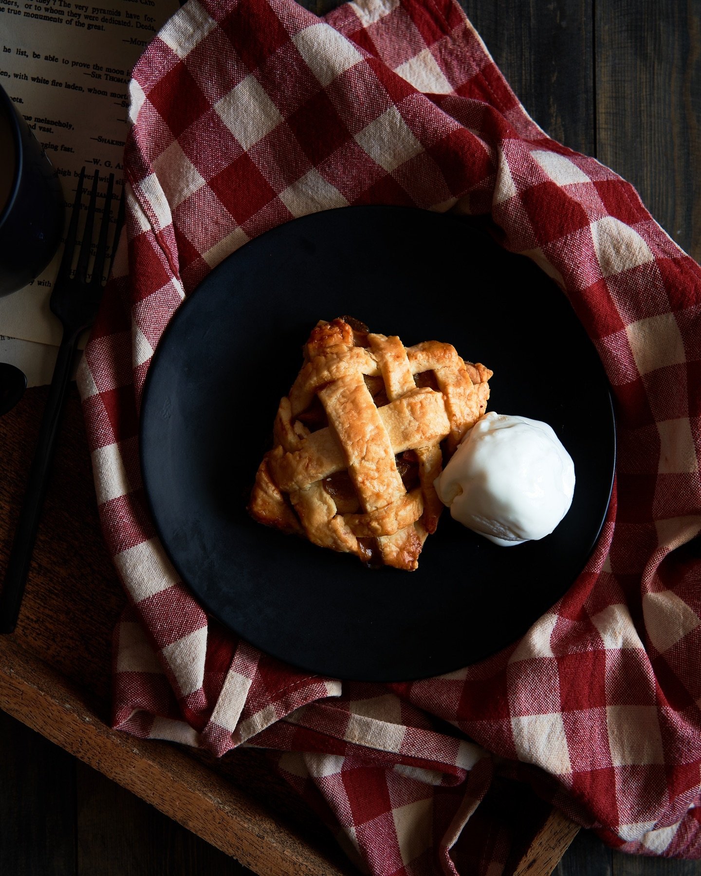 An apple pie is comfort and spice, flaky and perfection when it warm and paired with ice cream 🥧
Brown is comfort and classy. It&rsquo;s cinnamon rolls or a fresh baked pie in the autumn, a hearty soup in the winter, chocolate &amp; coffee everyday,