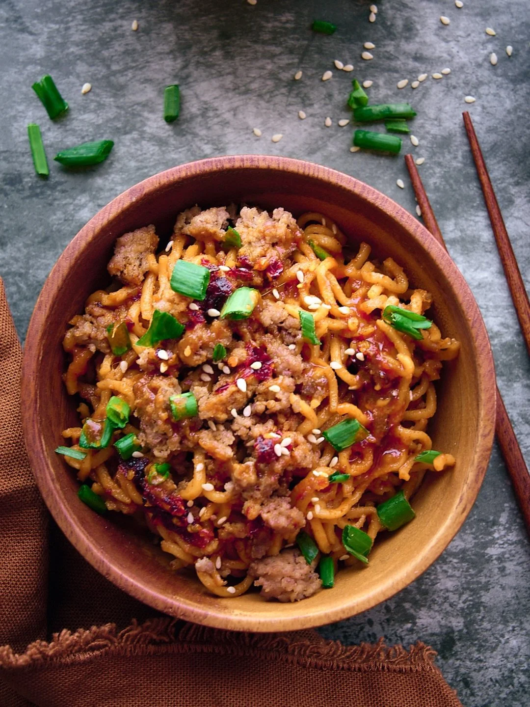 Just going to leave this big bowl of fiery ramen here. There's nothing better to cozy up with during these chilly temps! 
.

.
#dubaifoodphotographer #dubaifoodphotography #dubaiphotographer #craftedvisuals #raw_kitchen #foodphotographystyling #foods
