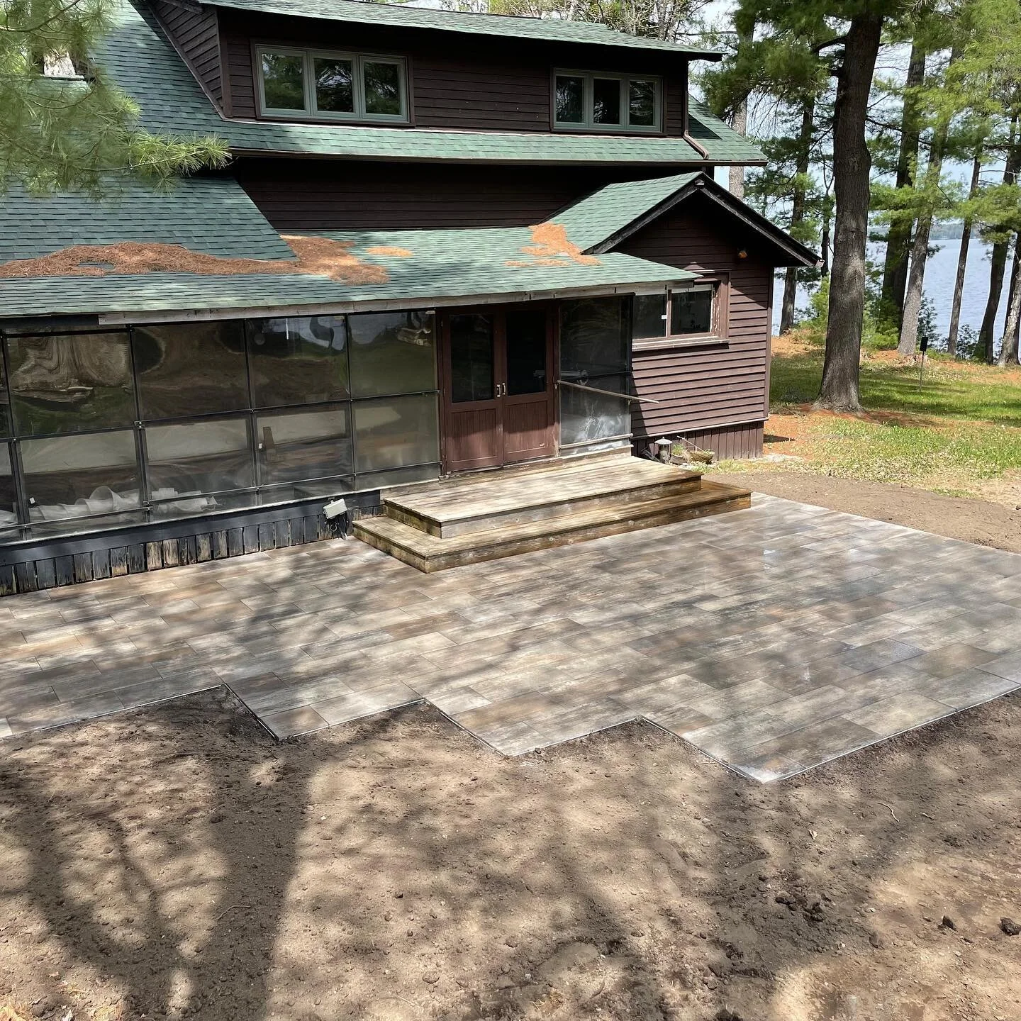 Some pictures of a patio we recently completed on Lake Muskoka. Always nice to spend a few days by the lake!