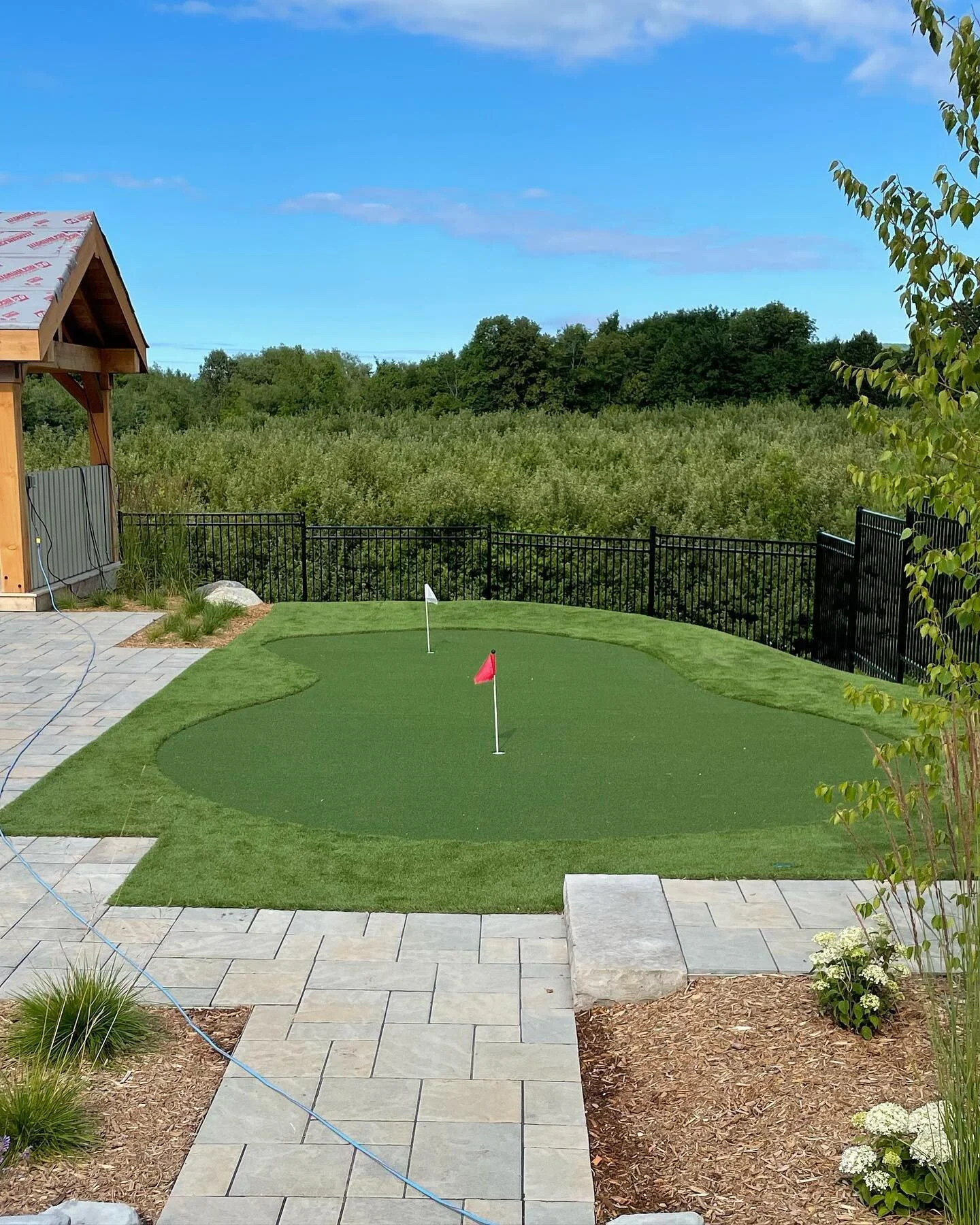 A couple of our recent artificial grass installs we have completed!

The new technology is amazing. 
&bull;Real Grass Look
&bull;No more Mowing
&bull;No more Watering
&bull;No More Fertilizing
&bull;Pet friendly

We offer a variety of lengths and sty