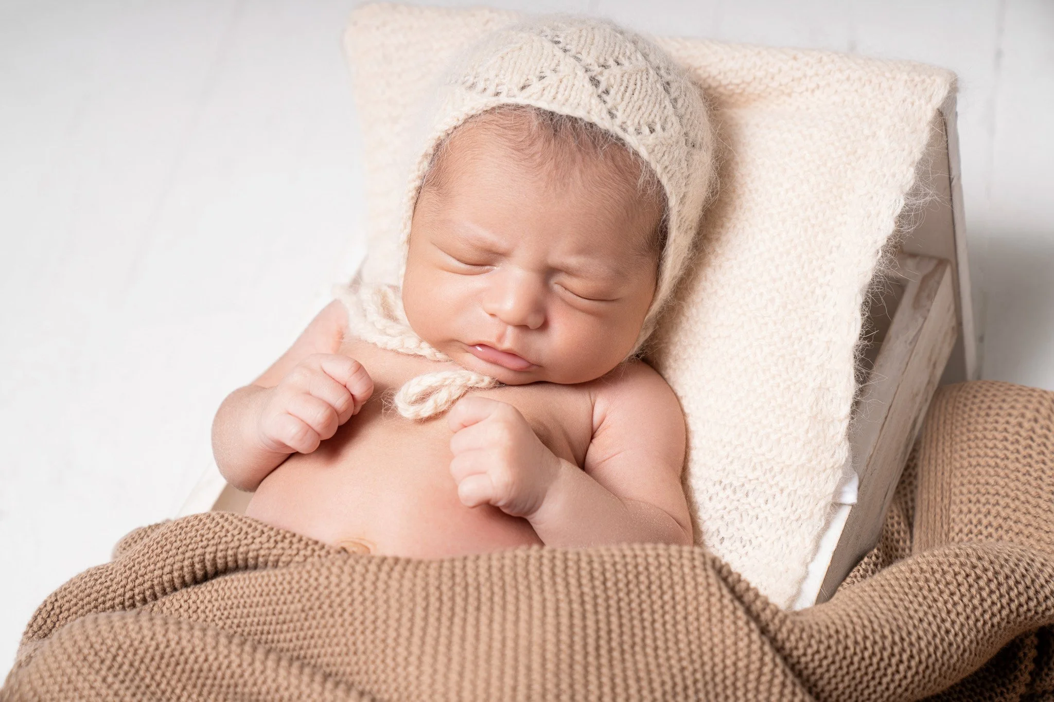 yourcherish.com-newborn-photoshoot-at studio-home-new-york3.jpg