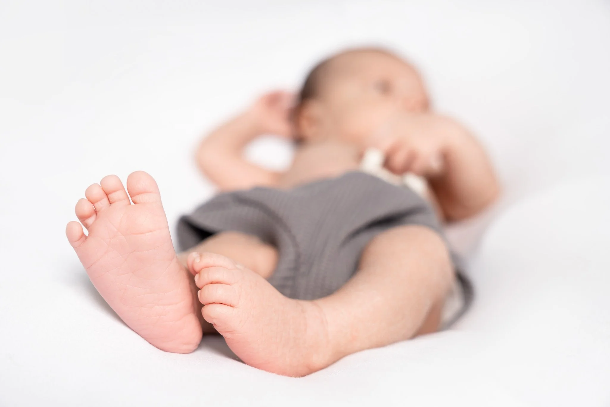 yourcherish.com-newborn-photoshoot-at studio-home-new-york15.jpg