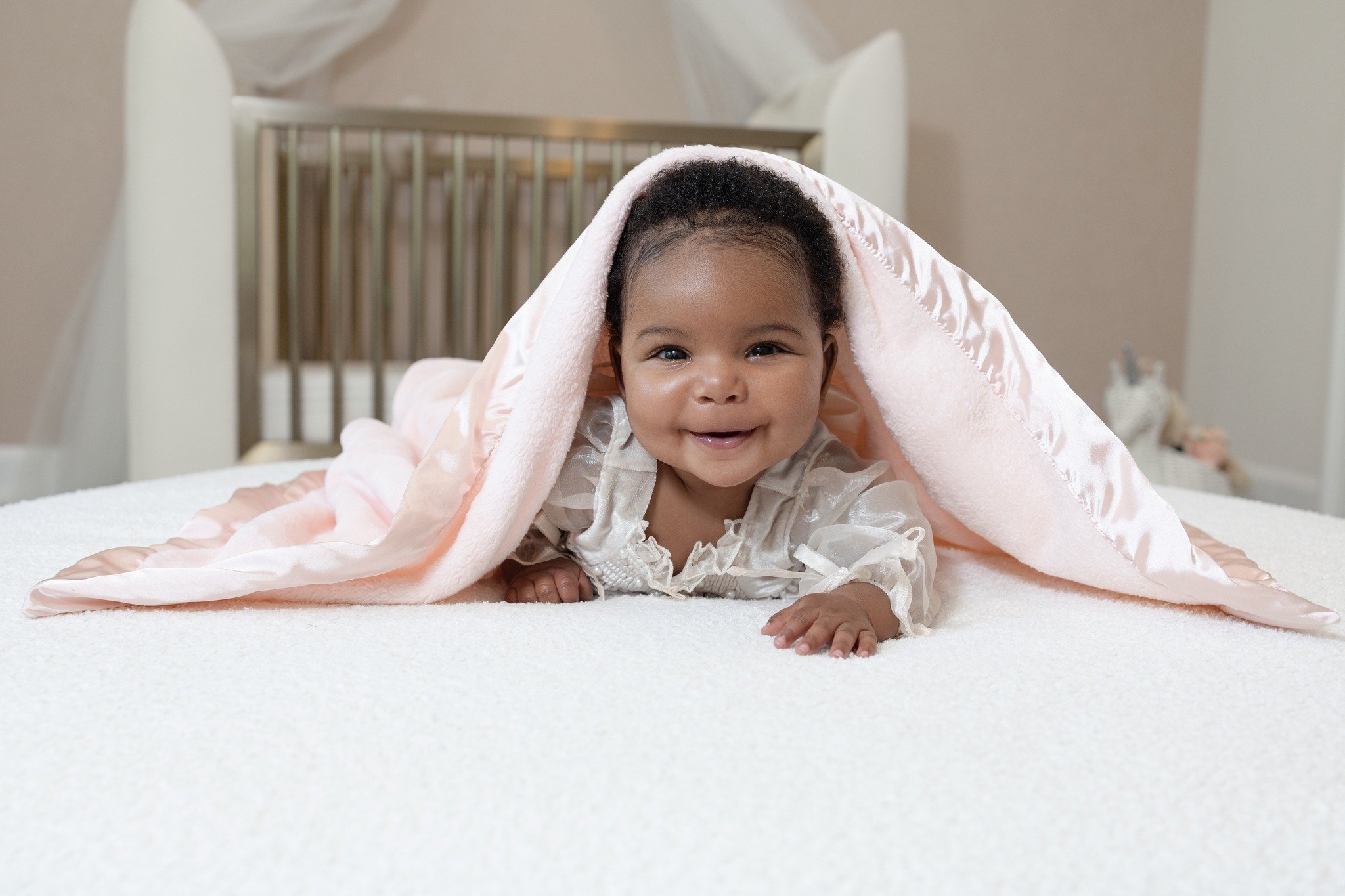 🌸✨ 6-Month Milestone Magic ✨🌸

Sweet little Olivia stole our hearts during her 6-month milestone session at home! 🥹💛 There's something so special about capturing these precious moments right where all the memories are being made. Whether it's the