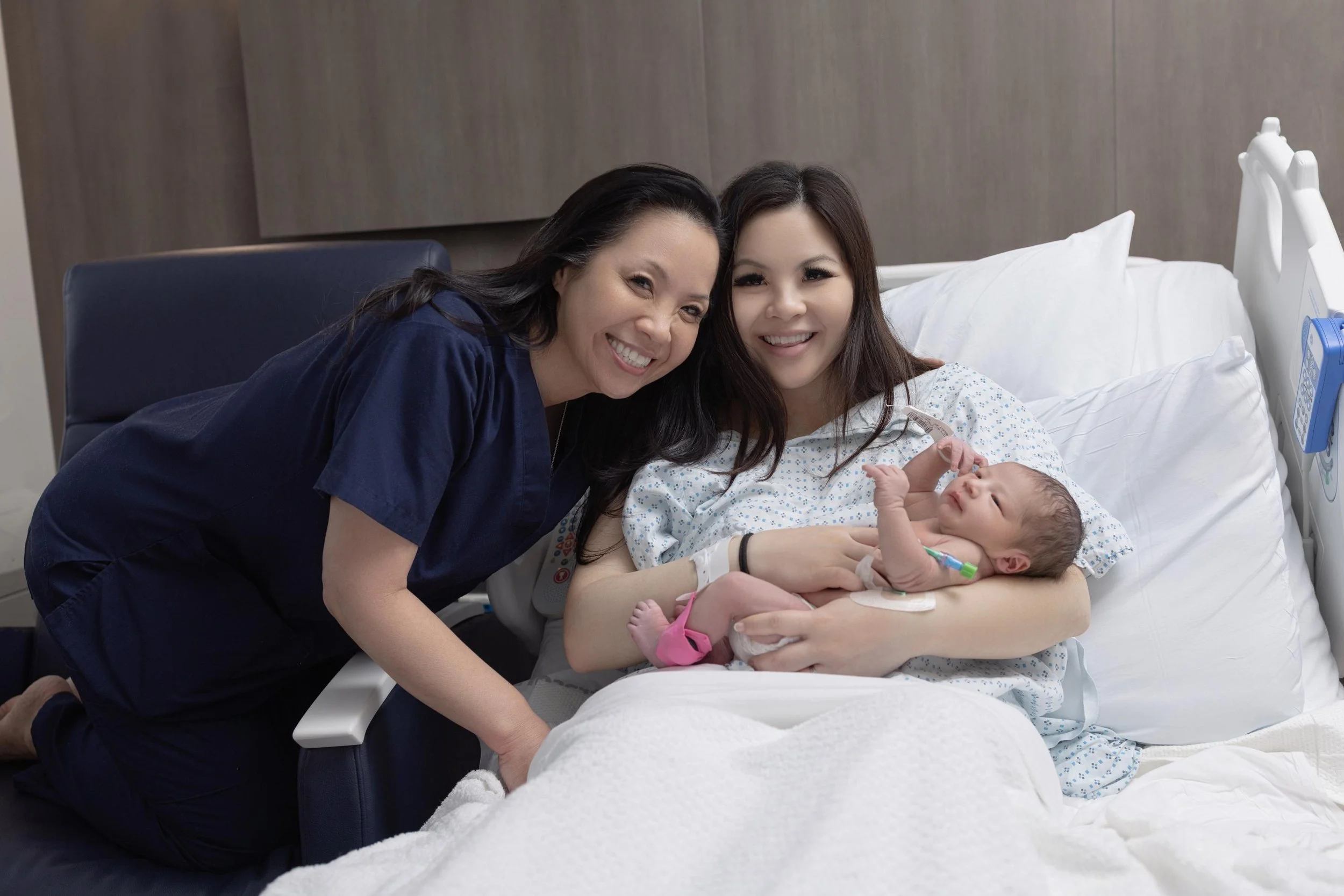 Birth Doula vs Midwife — What's the Difference?