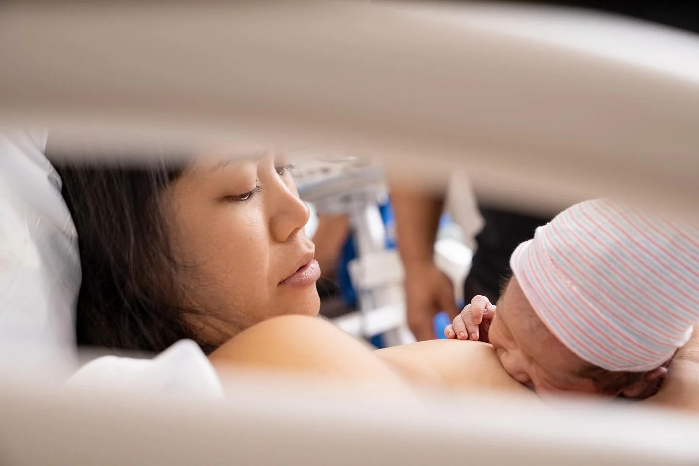 In this tender moment, she cradles her newborn 🤍✨ Every look, touch, and breath is filled with love and wonder. Our doulas provide calm support while our photographers capture these first precious connections. 

Birth and newborn sessions for 2025/2