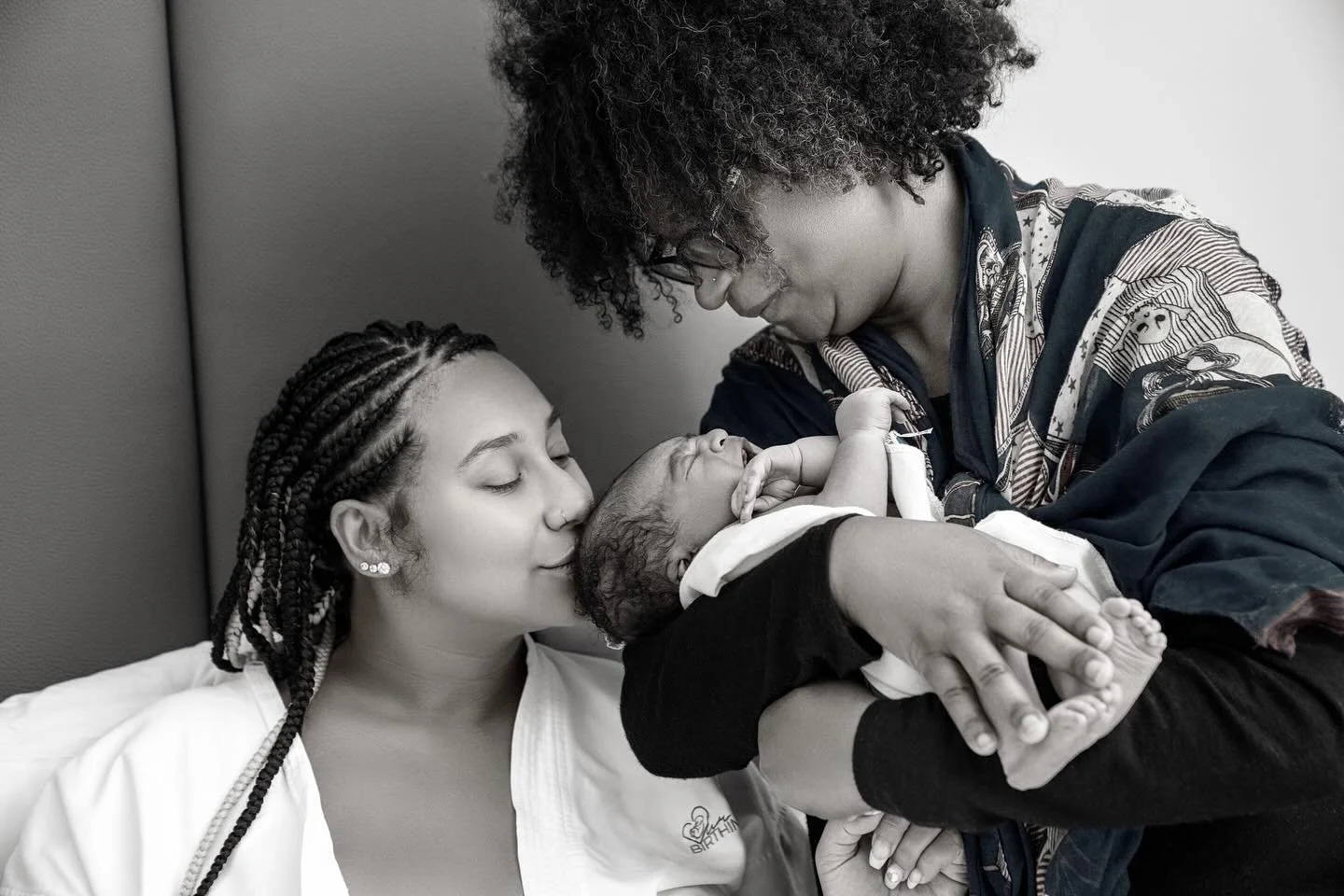 A moment of pure love - two hearts meeting one tiny, perfect life 🤍🌿 We guide and support families through these first precious hours, capturing every tender connection. Want a different birth experience with doula support? DM us! Birth and newborn
