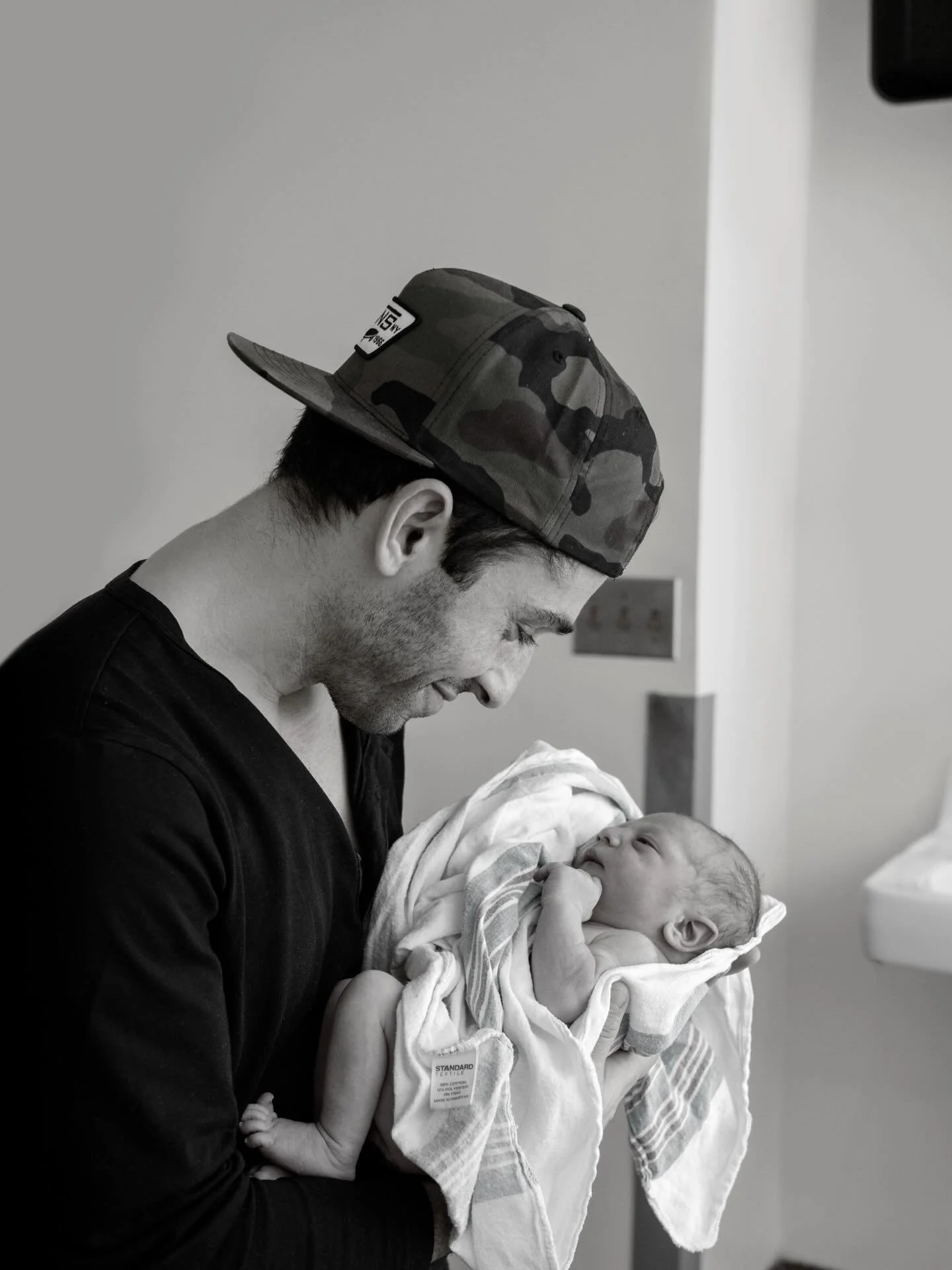 Birth photos aren&rsquo;t graphic &mdash; they&rsquo;re emotional, raw, beautiful. 🕊️

Our New York team of photographers and doulas keeps the session relaxed and supportive. 

Book your session today and let us help you remember these precious earl