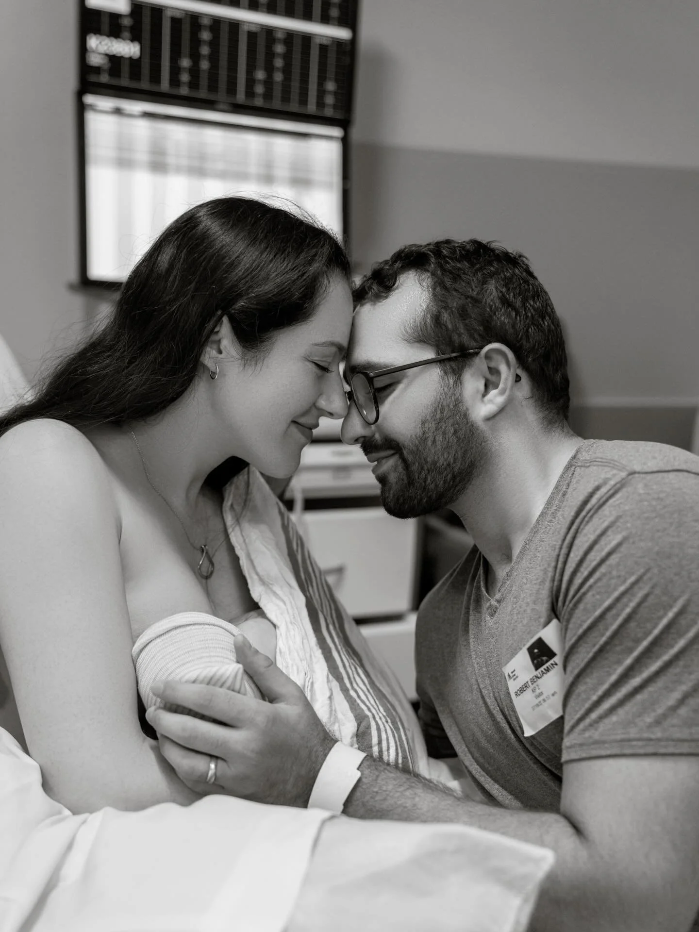 Pregnancy photos aren&rsquo;t just about the bump &mdash; they&rsquo;re about connection, support, and love. 🤍

Our New York team of photographers and doulas captures these real moments &mdash; like a mom and dad sharing a quiet embrace in the hospi