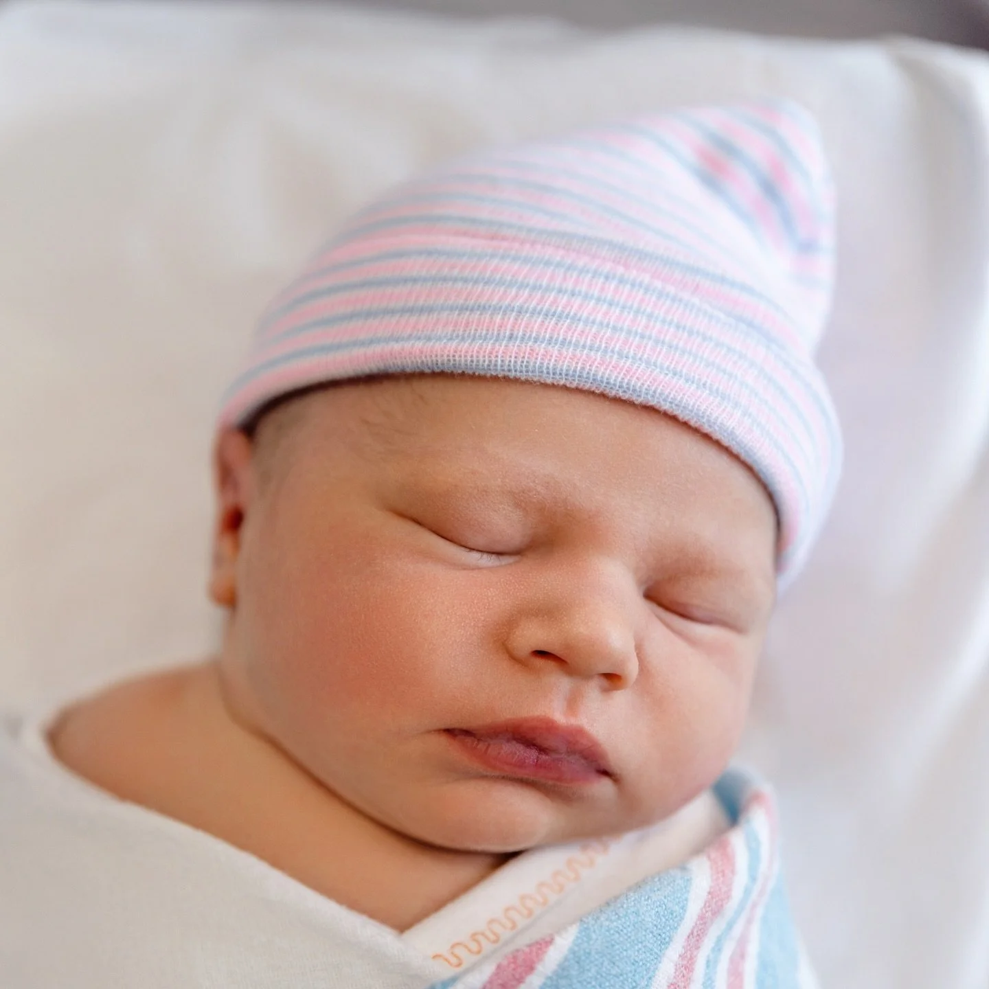 The first 48 hours only happen once 🧸

Tiny fingers, sleepy sighs, skin-to-skin warmth &mdash;
moments that fade faster than we realize.

Fresh48 sessions capture your baby&rsquo;s very first hours, just as they are: raw, tender, real.

If you want 