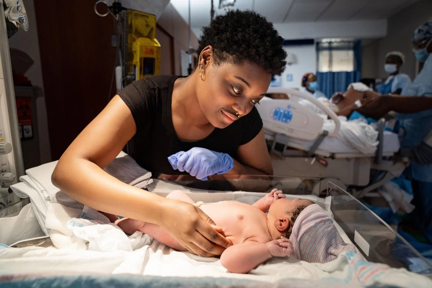 In a hospital room, everything feels raw and real.💫

There are no filters here &mdash; only genuine emotions.
Tears. Relief. Strength. Love.

These moments are incredibly special.
And no matter if it&rsquo;s your first birth or your third &mdash; ev