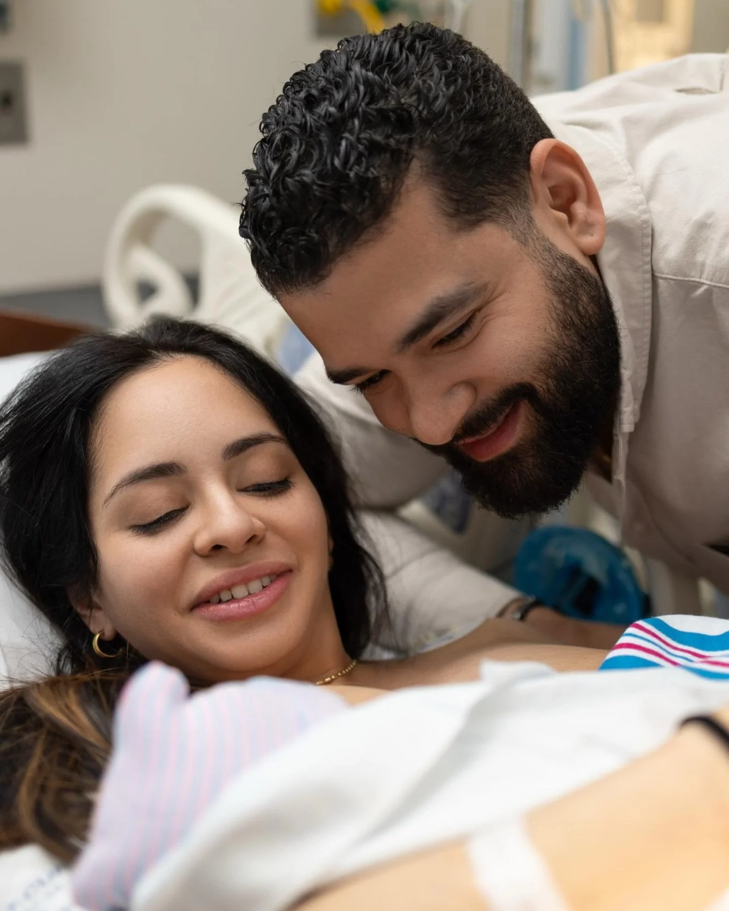 Welcome to the world 👣✨

The first hours go by so quickly.
Fresh 48 sessions capture those quiet, emotional hospital moments you&rsquo;ll never want to forget.

🕙Limited 2026 dates now booking.