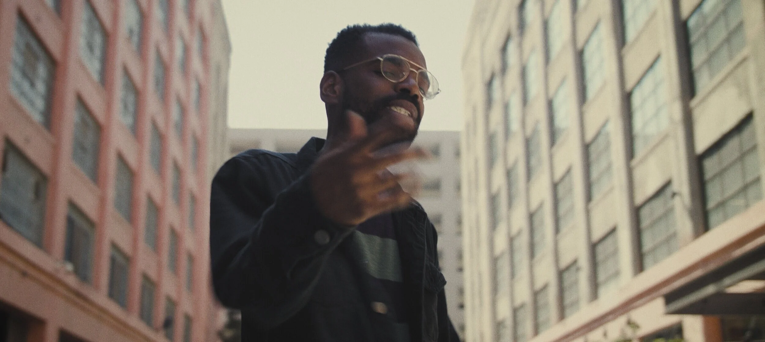 Schama Noel - What's Happening Now