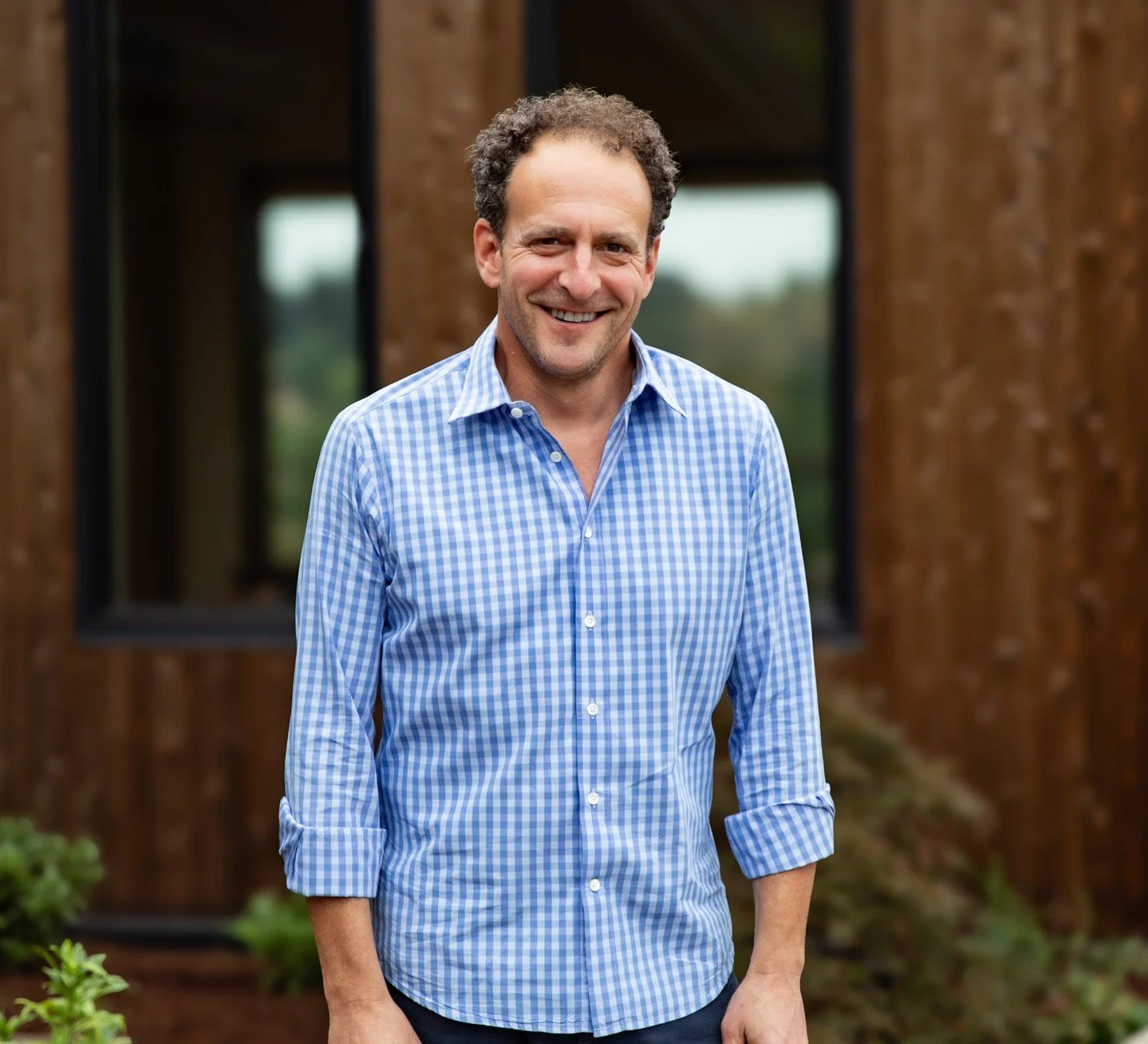 Meet Andrew, our Director of Hospitality at Anacréon 🍷✨
Andrew’s passion for wine, food, and hospitality began with his first restaurant job back in 1985 and has since taken him on an incredible journey — from a career on Wall
