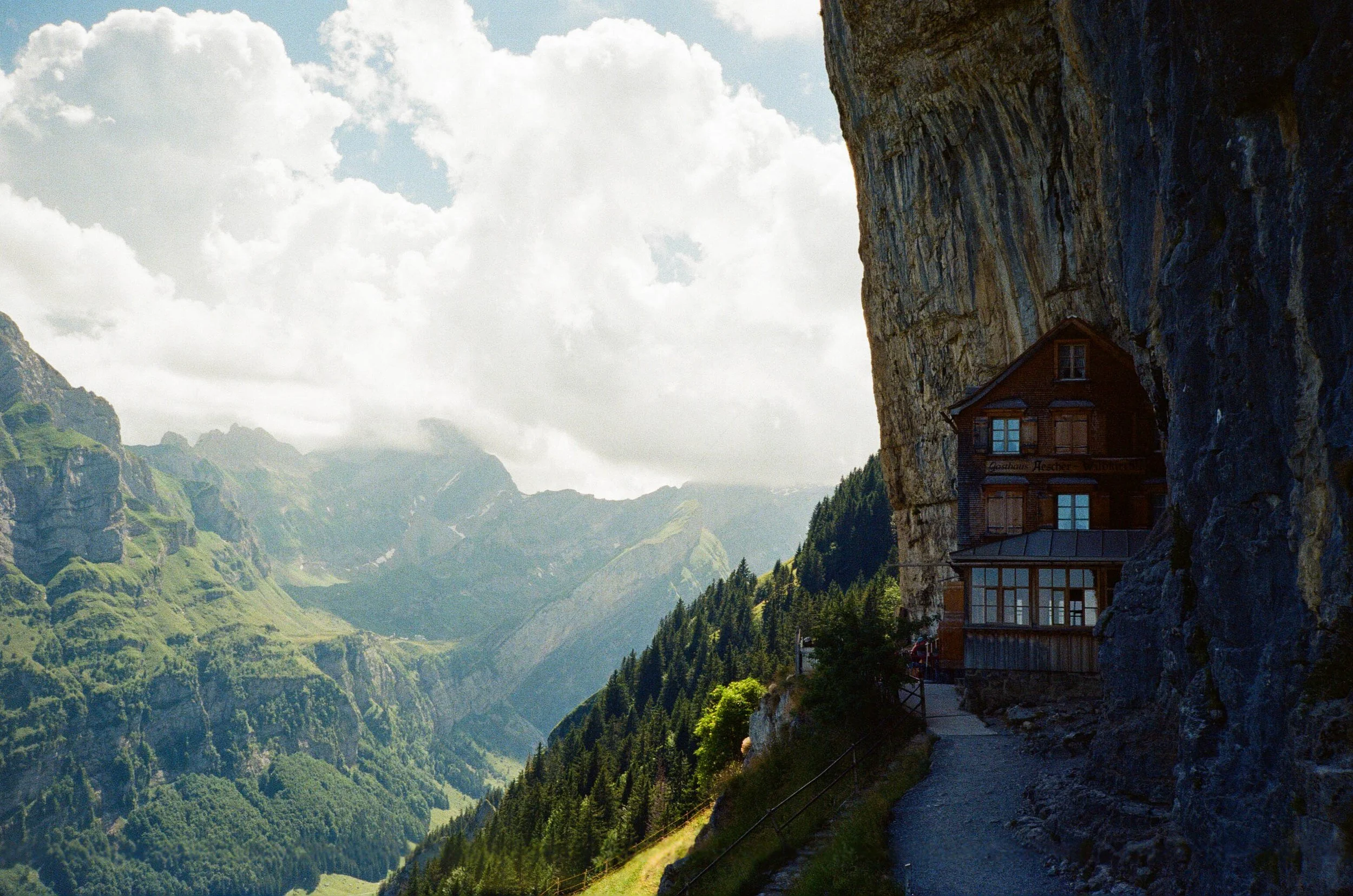 001089870022 copy-2.JPG