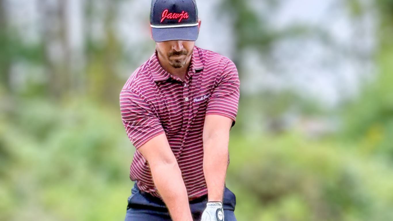 Man wearing a Peach Jack golf polo and performance rope hat