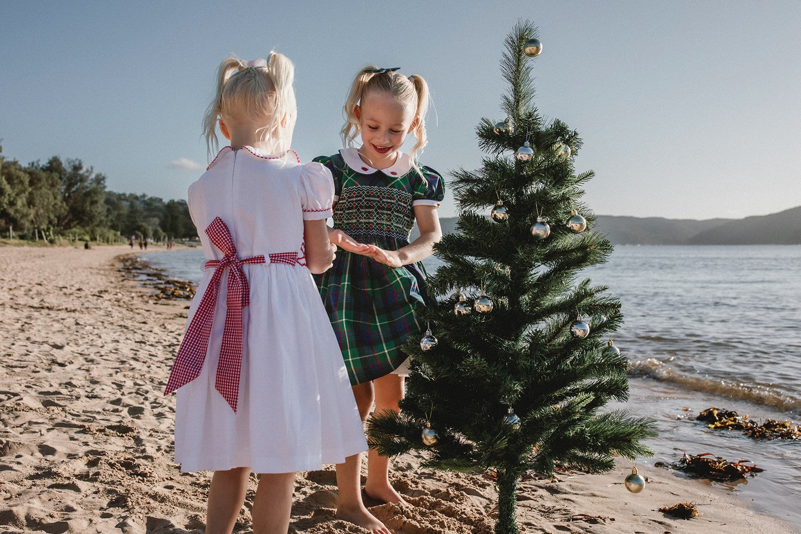 white-and-gren-christmas-dresses-sister.jpg