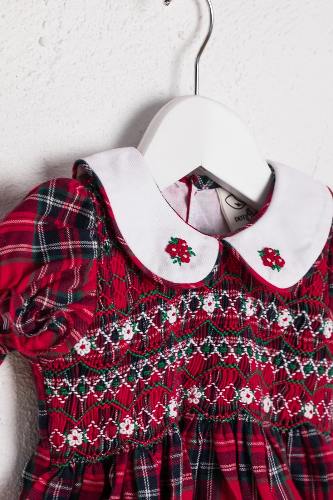 detail-embroidered-peter-pan-collar-australia-christmas.jpg