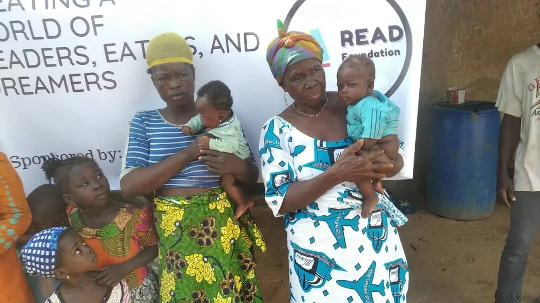 A mother gave birth to twins on March 20th, 2021 without medical assistance. The babies and their two older siblings had no beds, no milk, and no money.