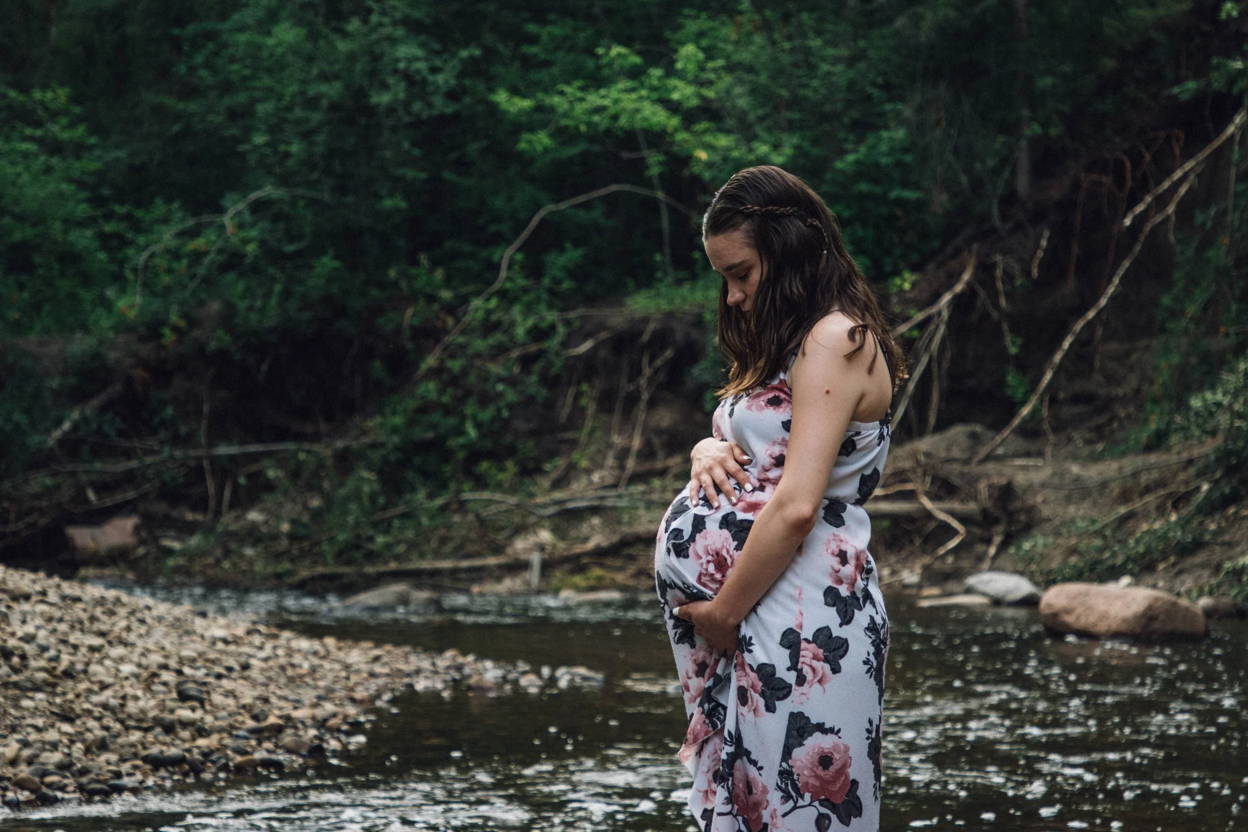 Outdoor maternity photographer Edmonton Alberta
