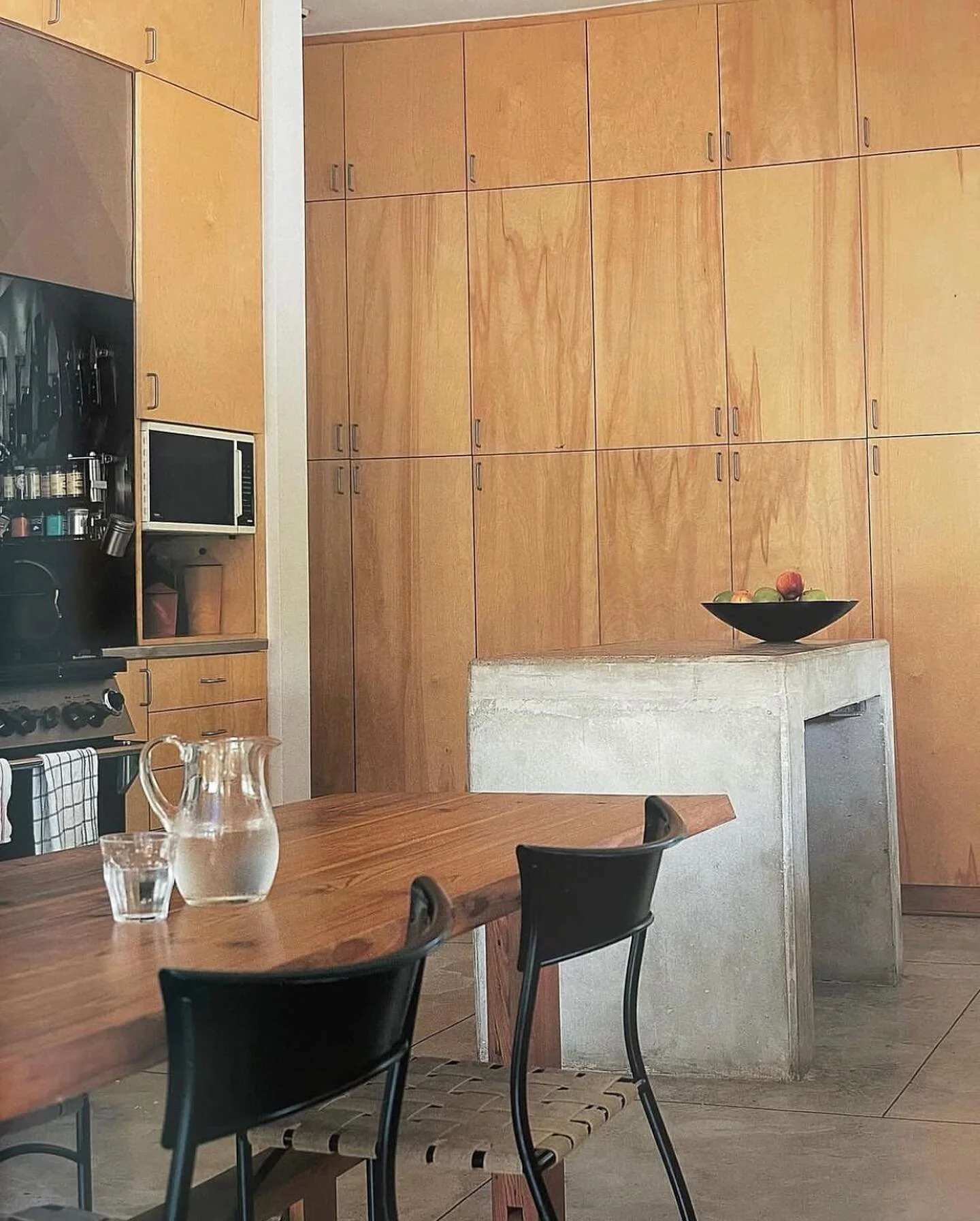 90s kitchen from a Terrance Conran book, via @_patter