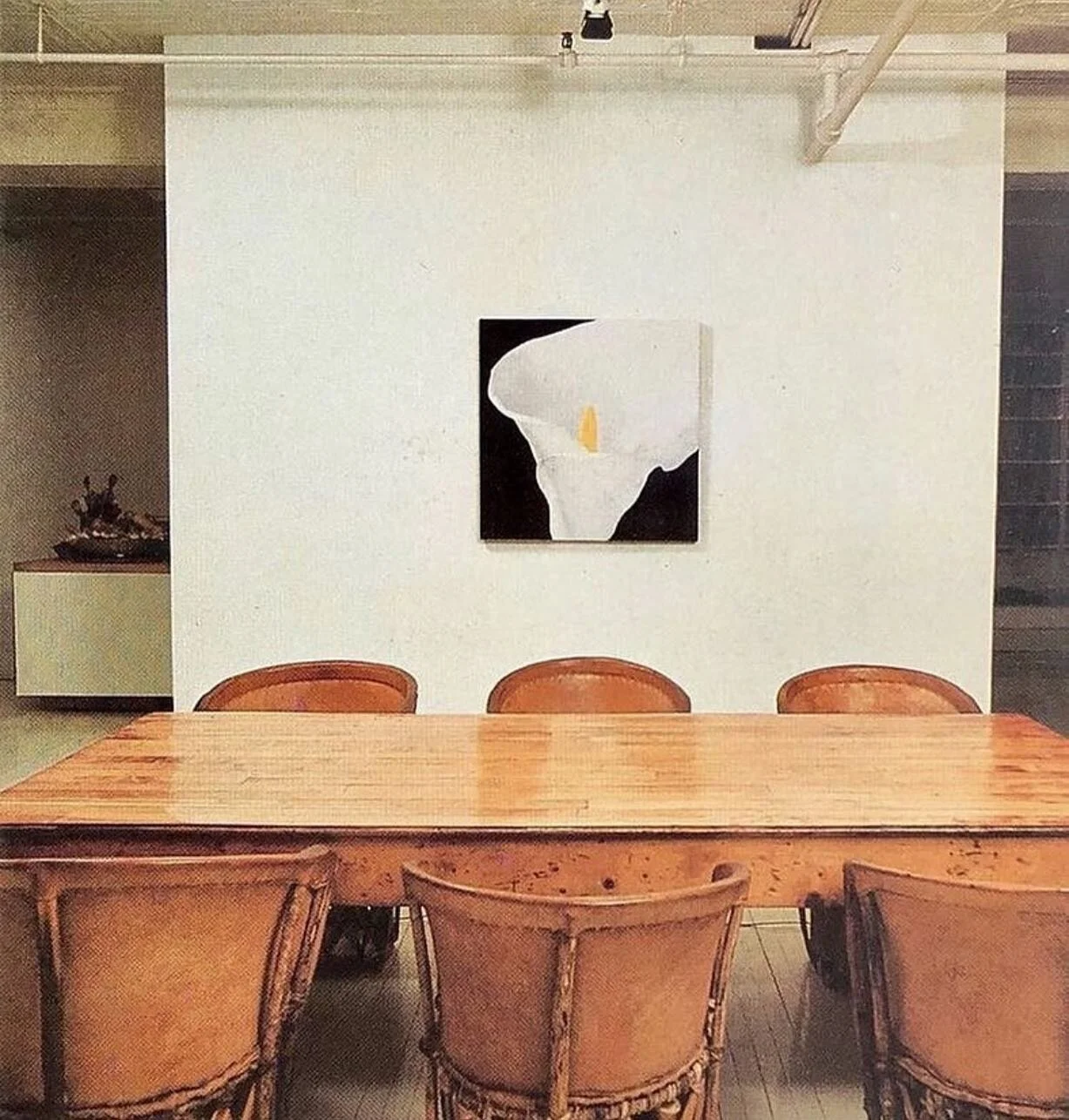 Dining room with a Robert Mapplethorpe, via @hooniture