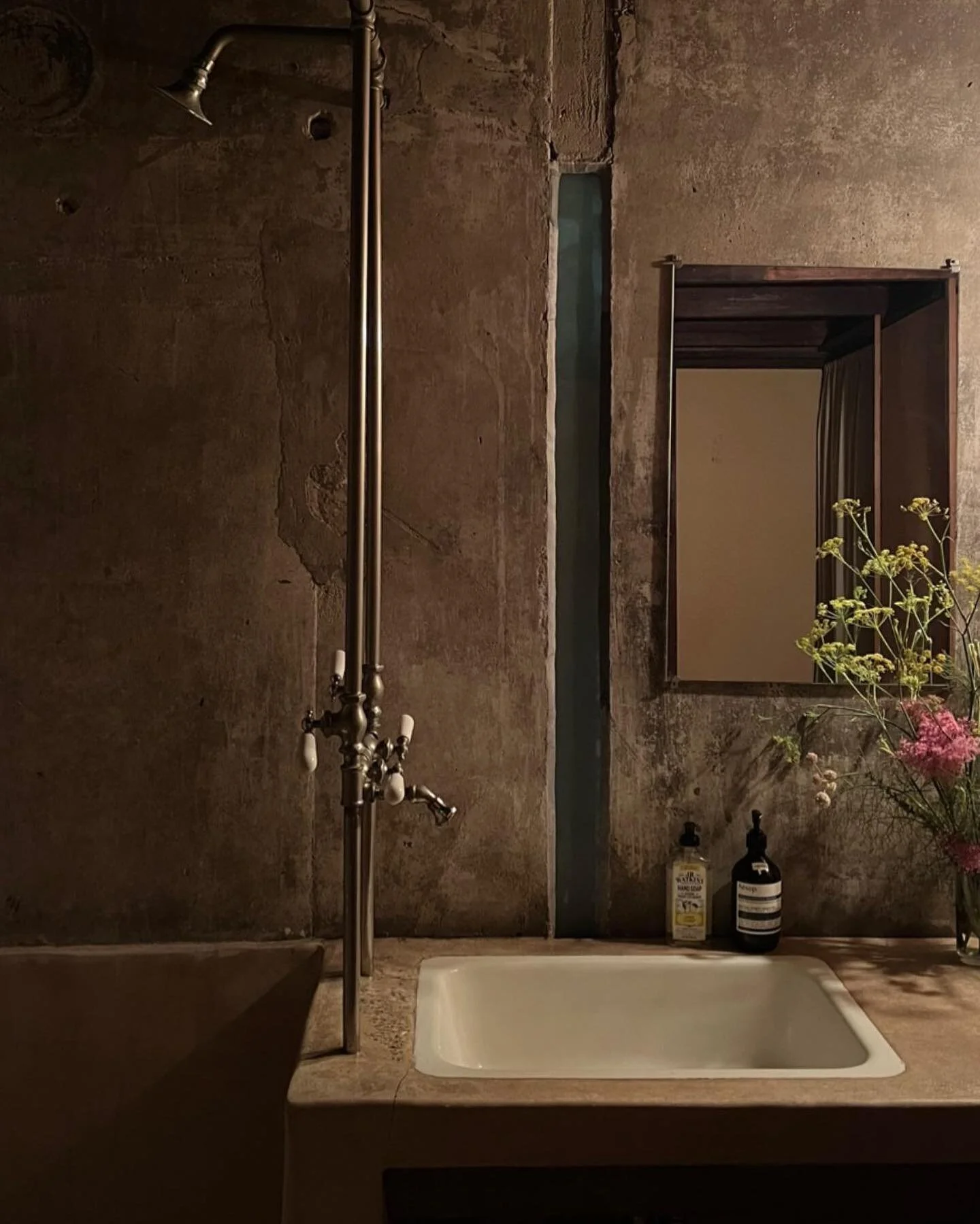 Bathroom at The Shindler House, via @andrew__romano