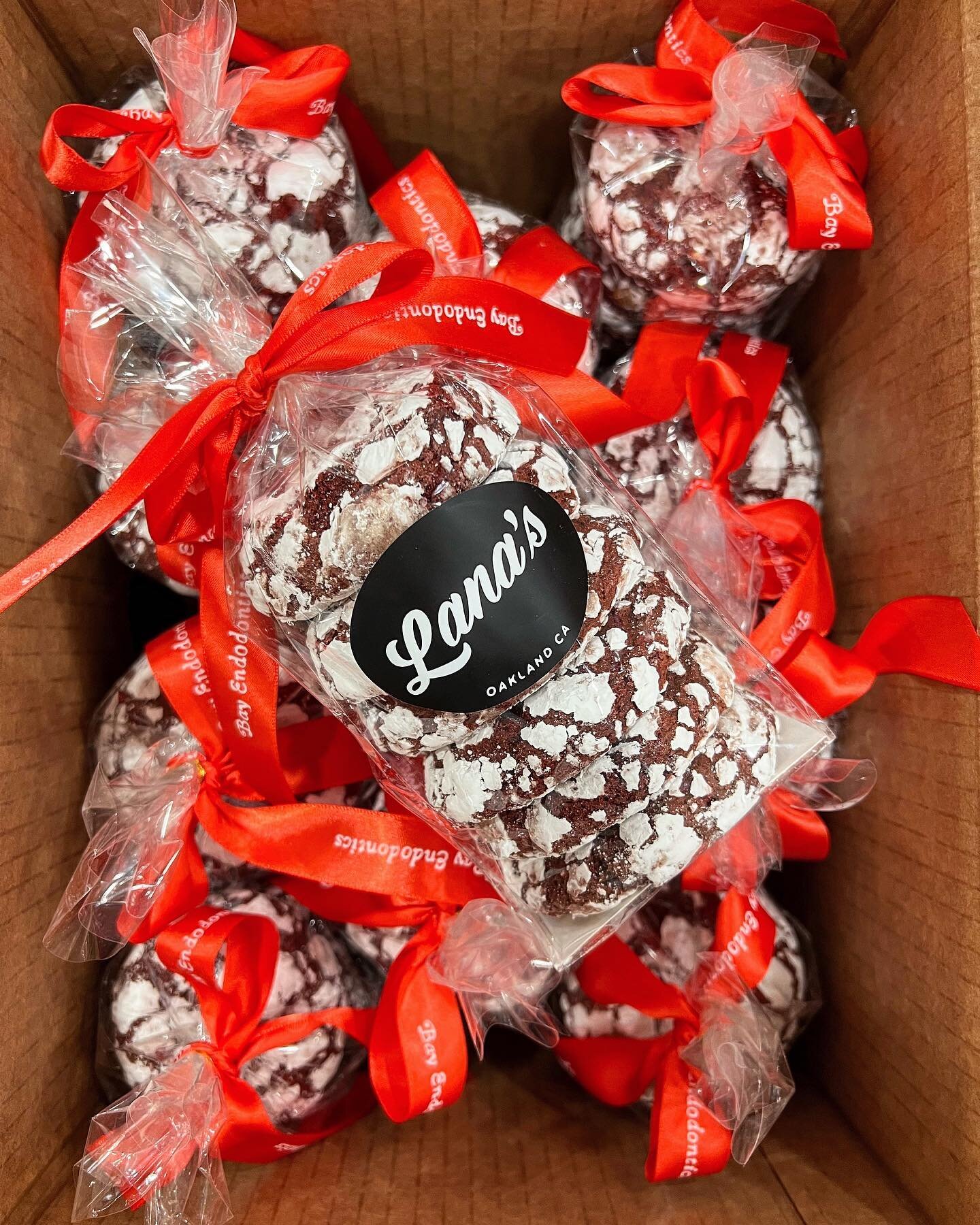 Red Velvet Crinkle Cookies are back! Just in time for Valentine&rsquo;s Day 😍 Limited availability this weekend, we recommend you pre-order! 🍪❤️
.
.
.
.
.
.
.
.
.
.
.
#lanasoakland #supportsmallbusiness #oakland #bayareaeats #bayarea #dessert #cook