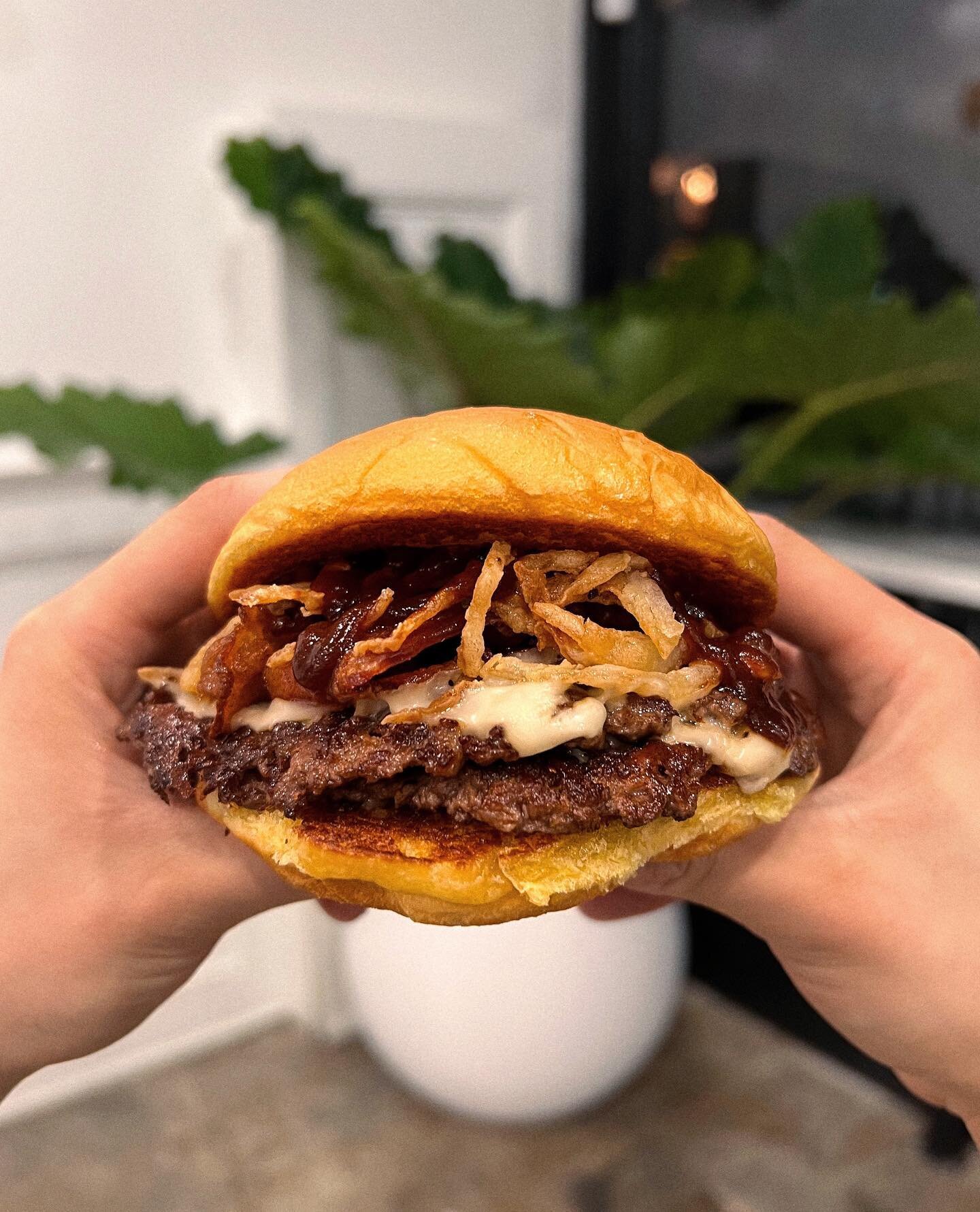 Happy Wednesday 🤎 Cure your cravings and come by for a burger! Our staff favorite is our Old Town Western 🤠 Paired perfectly with garlic fries &amp; our house-made buttermilk ranch 🤤
.
.
.
.
.
.
.
.
.
#lanasoakland #bayareafood #bayareabites #baya