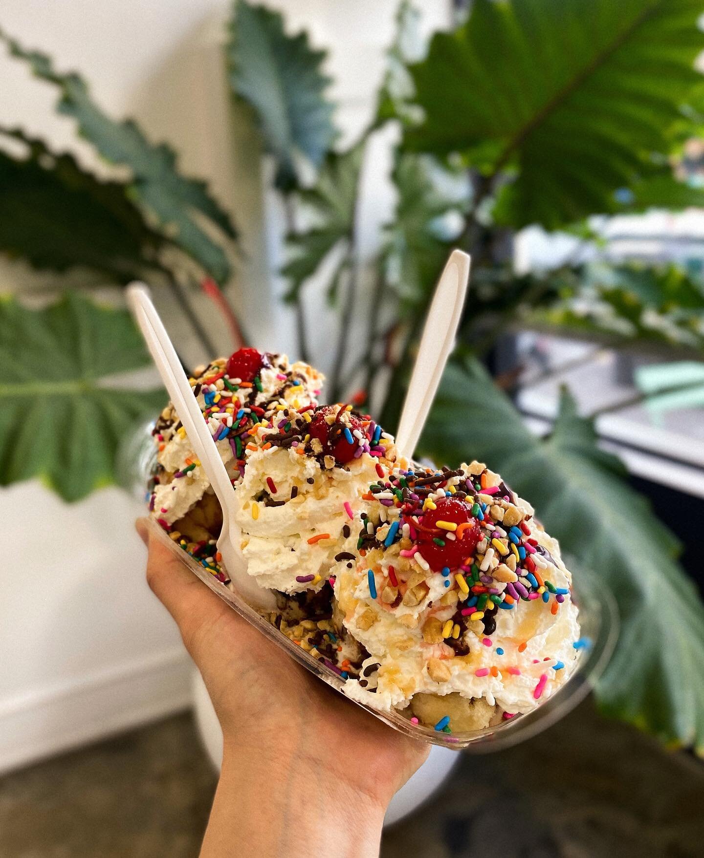 Happy #fathersday 🫶🏼 Come by today and try one of our banana splits, perfect for sharing with your loved ones! 🍌
.
.
.
.
.
.
.
.
.
.
.
.
.
.
.
.
.
.
.
.
.
.
.
#icecream #banana #sweettooth #bayarea #bayareafoodie #oakland #bayareabites #dessert #e