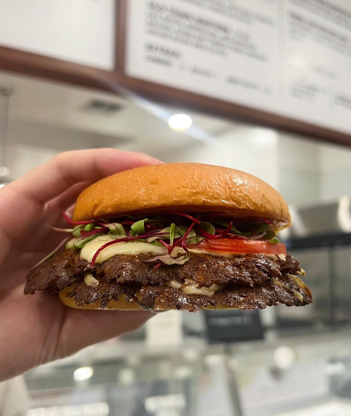 🇵🇭🍔 Celebrate Filipino American History Month with our limited-time special! Introducing the 'Sinigang Smashburger' - Double grass-fed patties, white American cheese, sinigang seasoning, tomatoes, micro greens, grilled onions and our house-made le