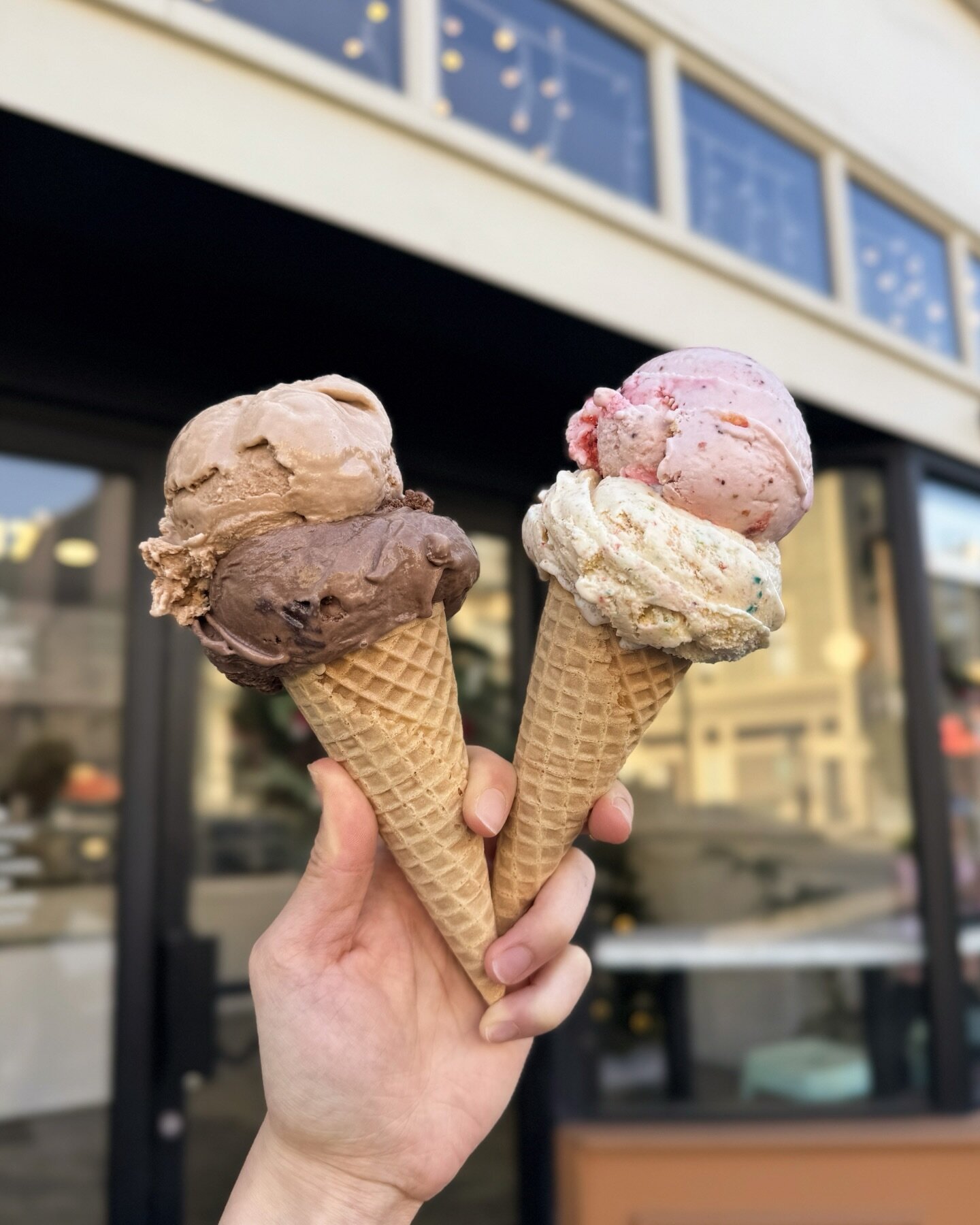 Dive into a world of flavor with our dreamy ice cream cones! 🍦✨ Indulge in Vietnamese Coffee, Chocolate Milk Malted Crunch, Strawberry Poptart, and Fruity Pebbles. Which scoop steals your heart? 💖
.
.
.
.
.
.
.
.
.
.
.
.
.
.
#icecream #dessert #oak
