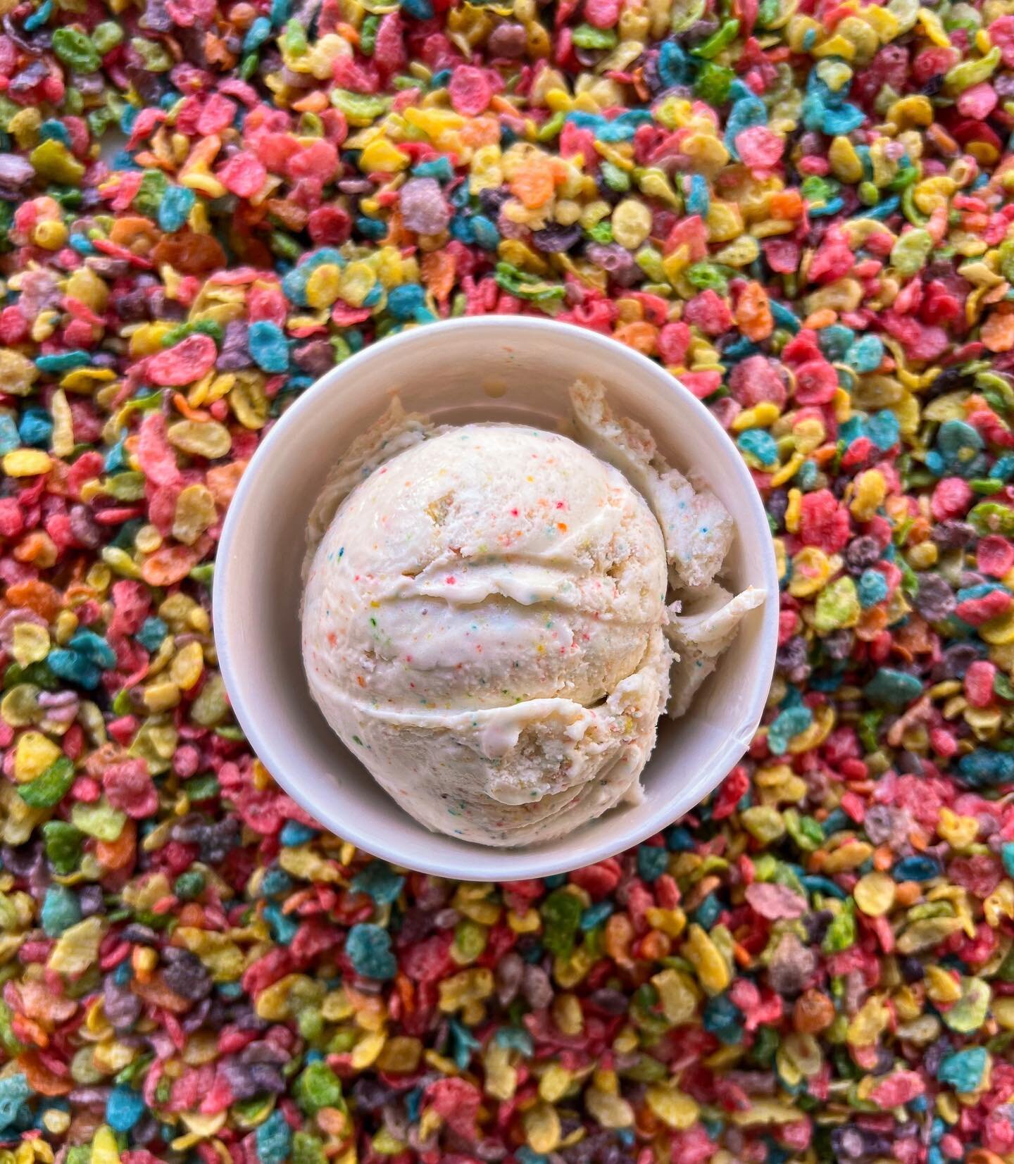 Brighten your day with a colorful scoop of Fruity Pebbles 🌈 
.
.
.
.
.
.
.
.
.
.
.
.
.
.
.
.
.
.
.
.
.
#oakland #oaklandeats #icecream #fruitypebbles #desserts #eastbayeats #bayareaeats #bayareafoodie #foodphotography #sweetooth #supportsmallbusines