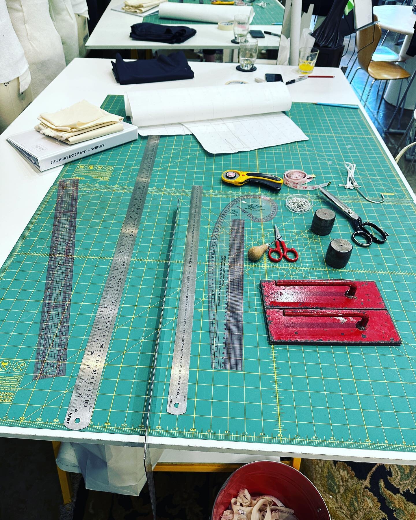 You can never have too many measuring paraphernalia&hellip; never ever!

@jeanbasdesign 
#theperfectpant #sewingismytherapy #sewingismyhappyplace #makersgonnamake #invintagedstyle