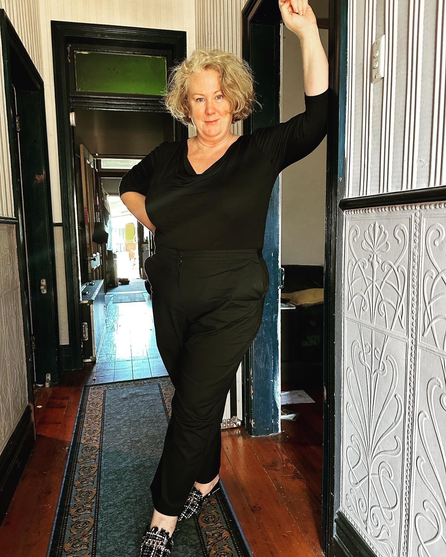 Trying some amazing curvy brands. Here we have:
The Reversible Cowl Neck Top in a 22 - from @birdsnestonline &amp; 
Curve Easy does it Pant from Portmans in 24. All extremely comfortable and well made, I could have gone down a size in the pant. But I