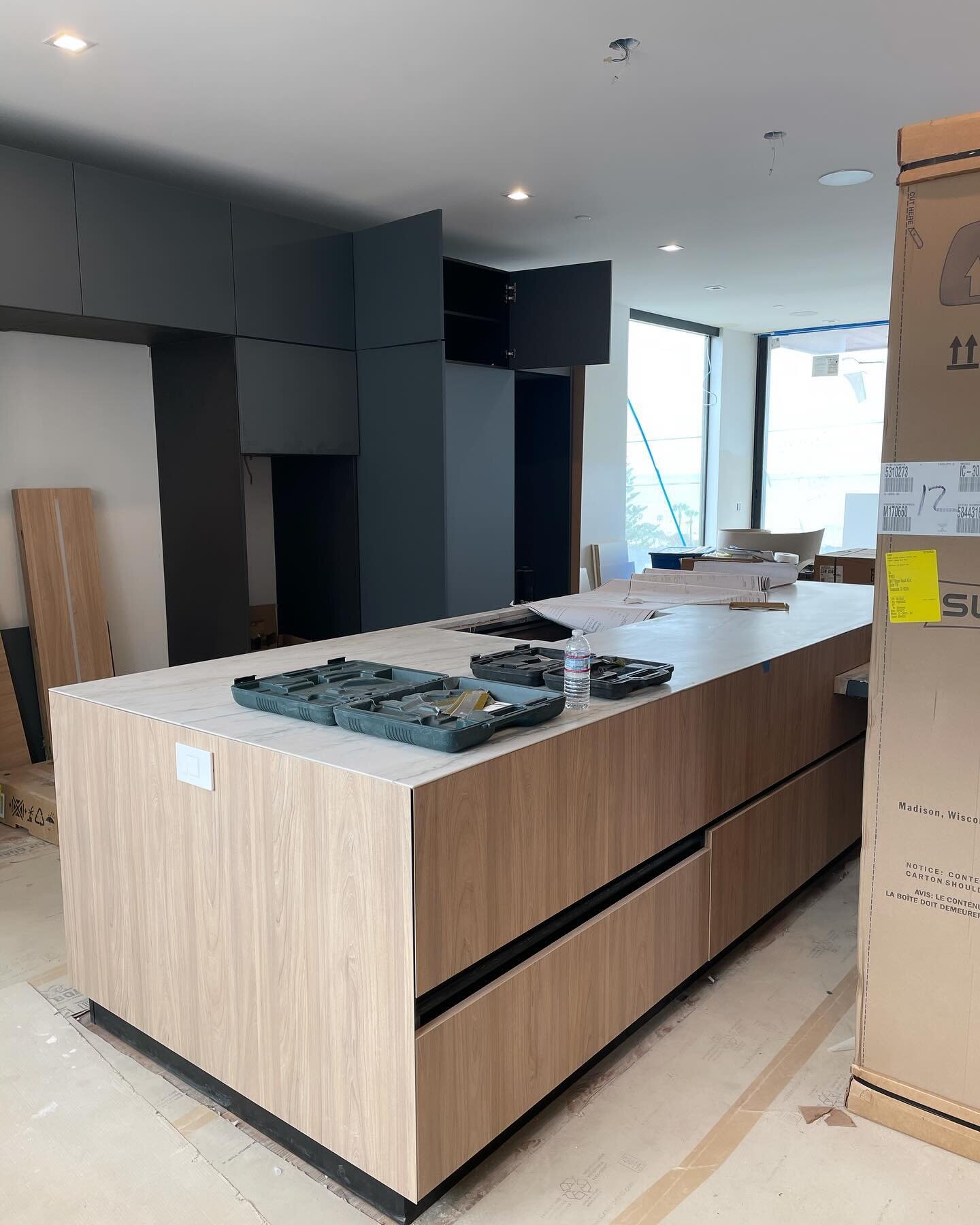 install photos of our @arancucine kitchen going in&mdash;so sleek and beautiful, i hope i&rsquo;m invited to all the dinner parties here, especially as the client is a notable chef🤞🏽 also! one incredibly cool island that pivots out into an extra di