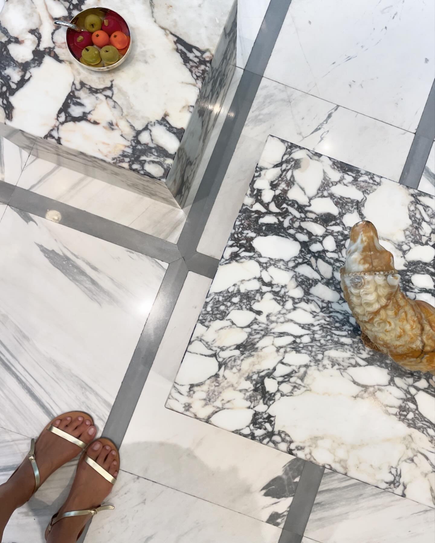 so. much. marble. 🤍😵&zwj;💫
.
.
.
.
.
DESIGN
#designlife #interiordesign #interiorinspo #interiorstyle #moderninterior #renovation #designlovers #ooo #havedesignwilltravel