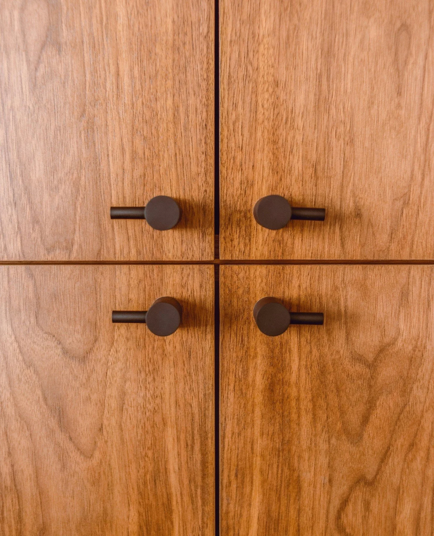 The beauty is in the alignment.⁠
⁠
Warm wood, restrained hardware, and details designed to disappear into the whole.⁠
⁠
⁠
⁠
⁠
⁠
⁠
⁠
⁠
#KOStudios #IntentionalDesign #QuietLuxury #OrganicModern #DesignDetails #CraftedInteriors #MaterialDriven #ModernIn
